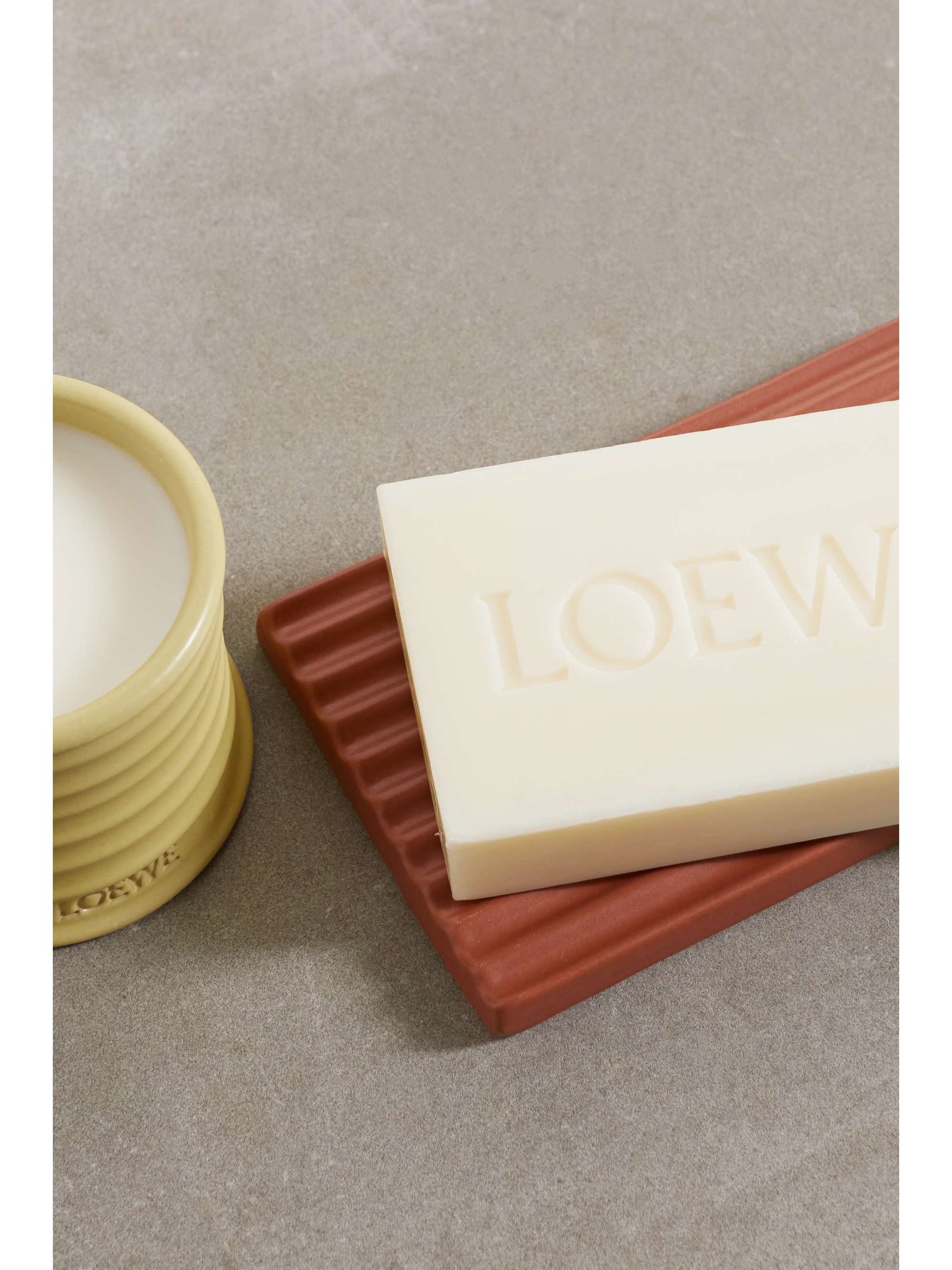 LOEWE HOME SCENTS Honeysuckle scented candle and Oregano soap gift set