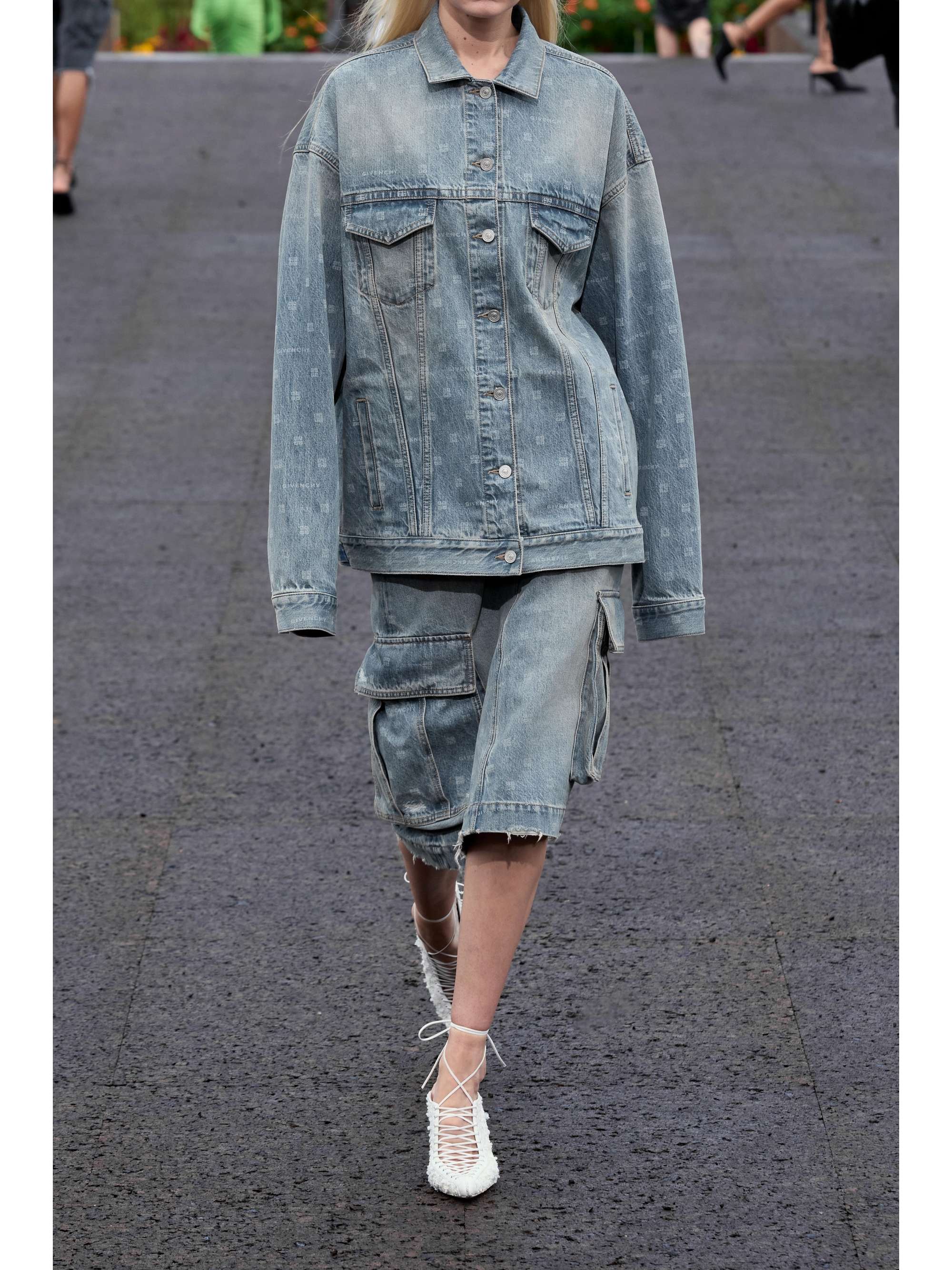 GIVENCHY 