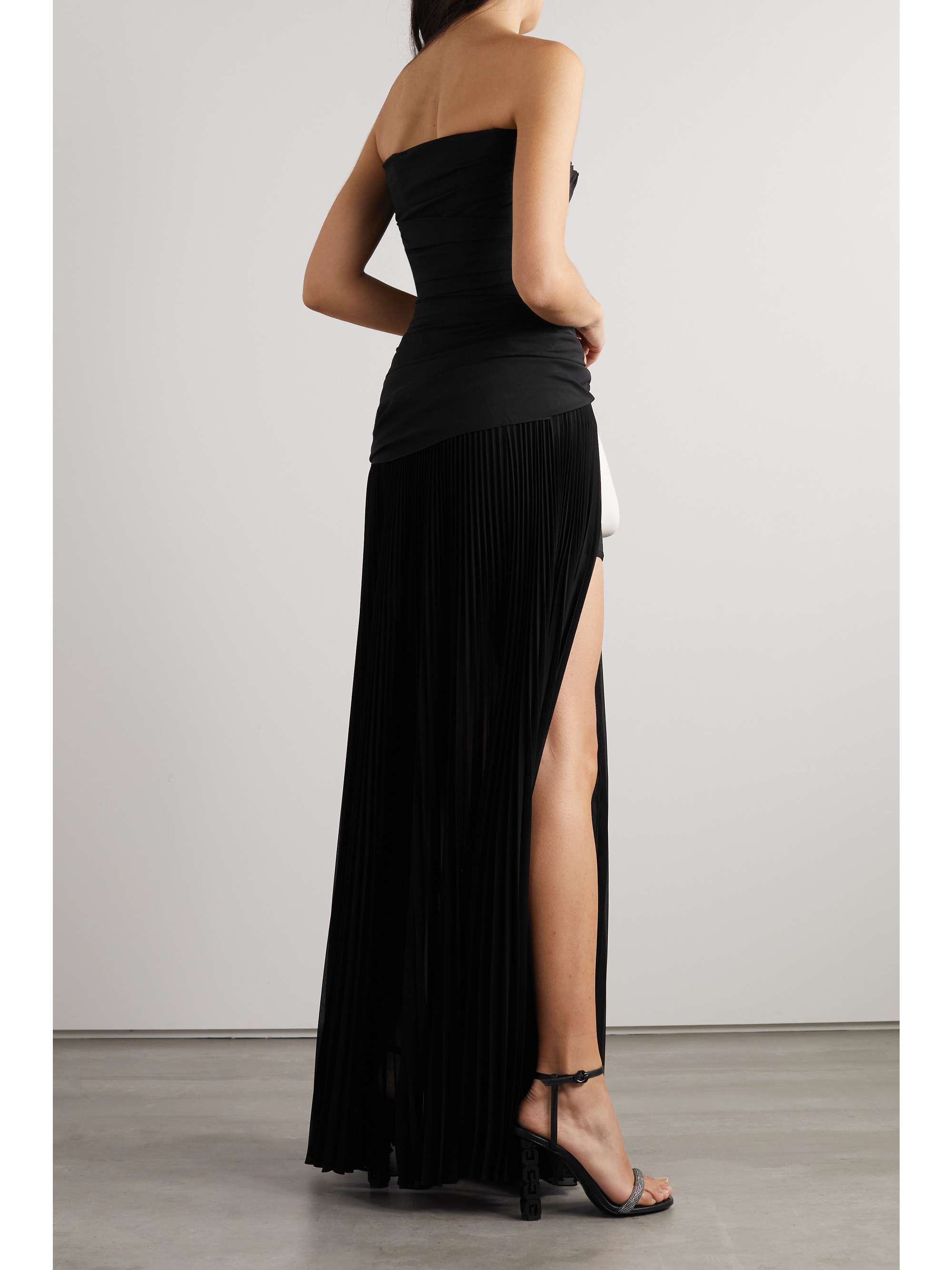 GIVENCHY Robe du soir bustier en soie stretch froncée et en tissu technique plissé