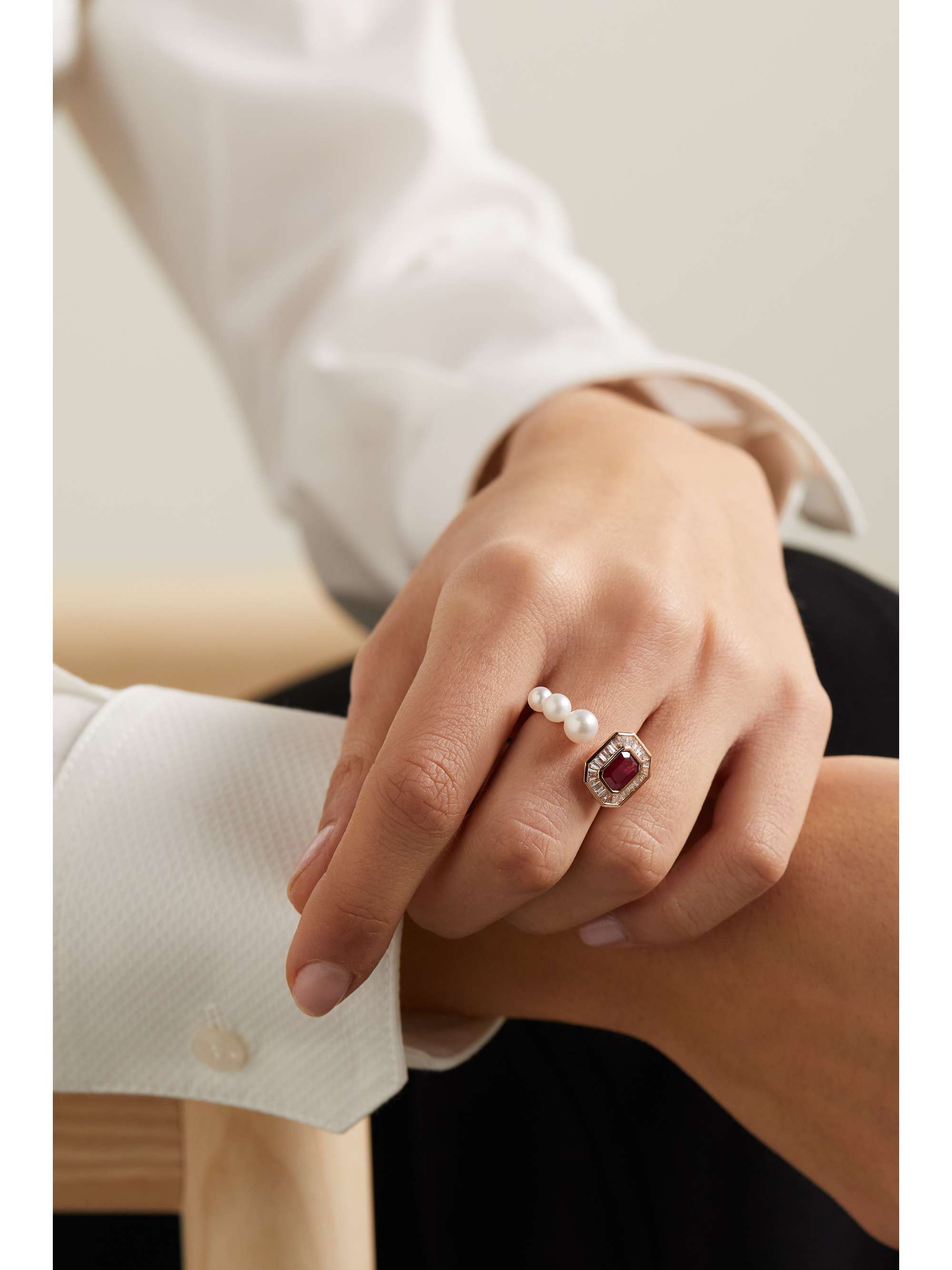 SHAY Ring aus 18 Karat Roségold mit Rubin, Diamanten und Perlen