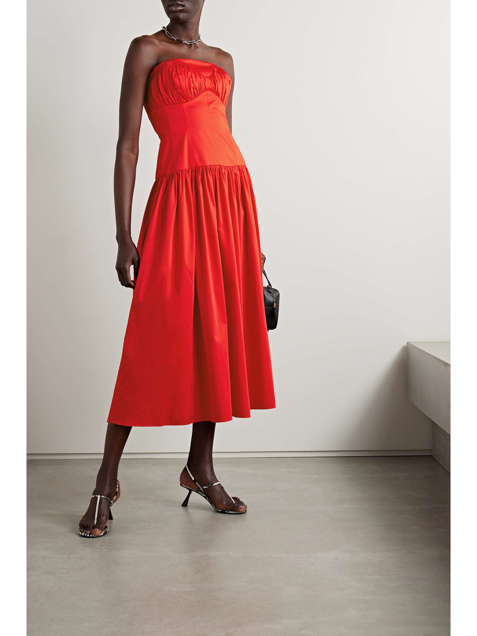 TOVE's 'Lauryn' dress has gathered cups and a fitted, corset-inspired bodice that cinches the waist. It's cut from red stretch-cotton poplin and falls to a flowy midi skirt. Style yours with mules or slides, depending on the occasion.
