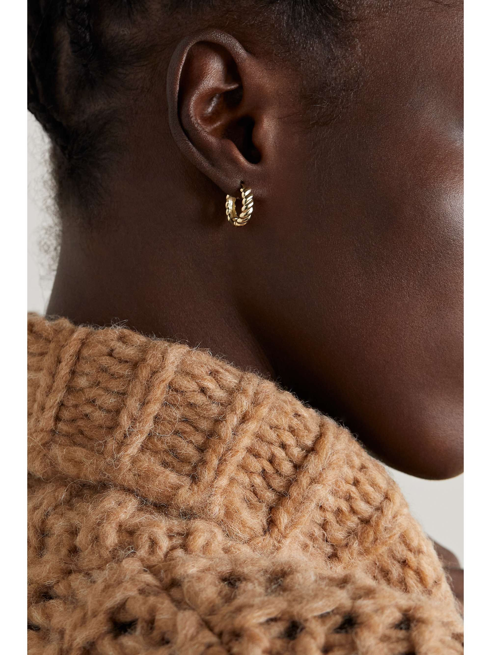 STONE AND STRAND Brioche 10-karat gold hoop earrings