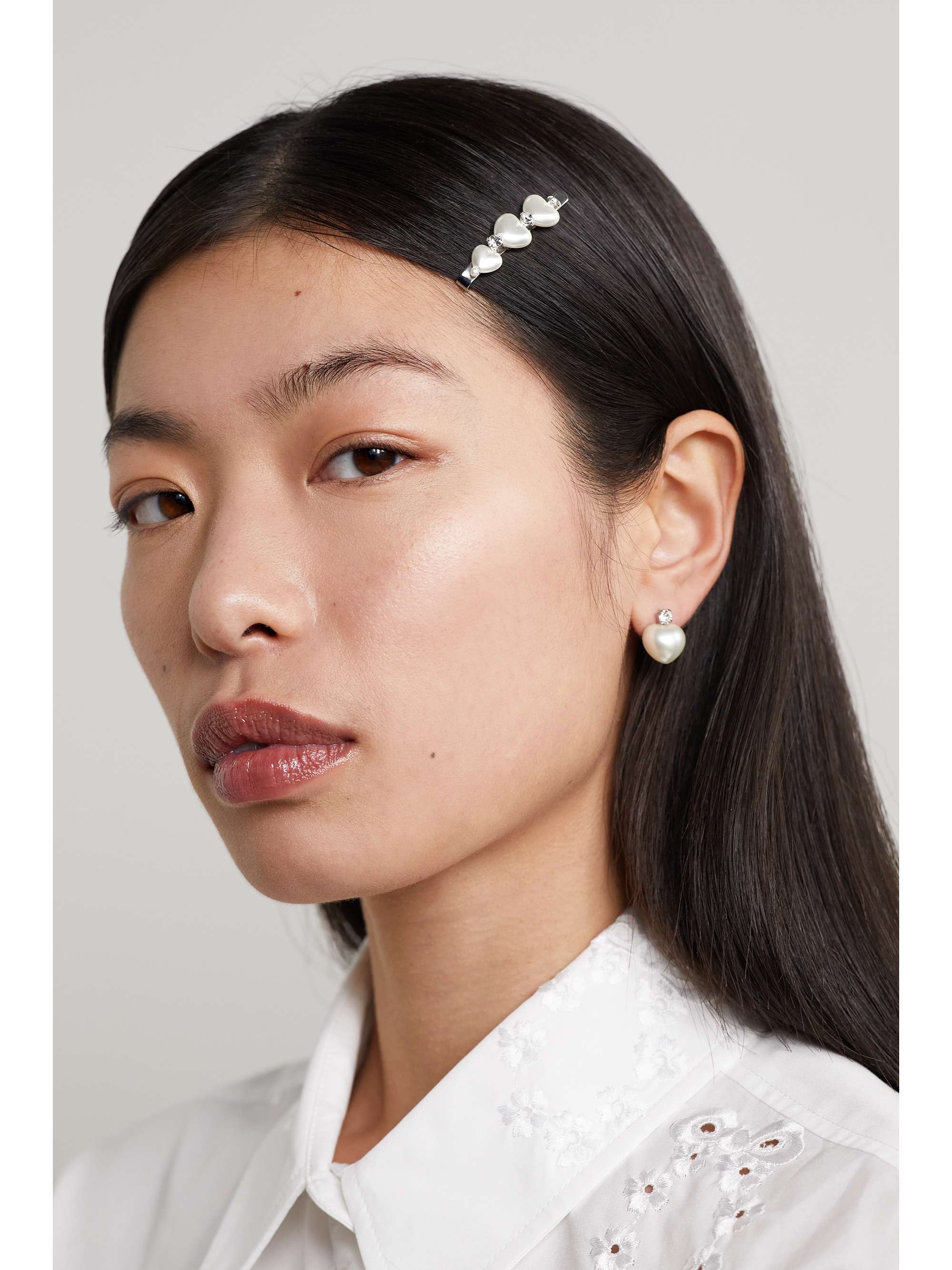 SIMONE ROCHA Crystal and faux pearl-embellished silver-tone hairclip ...