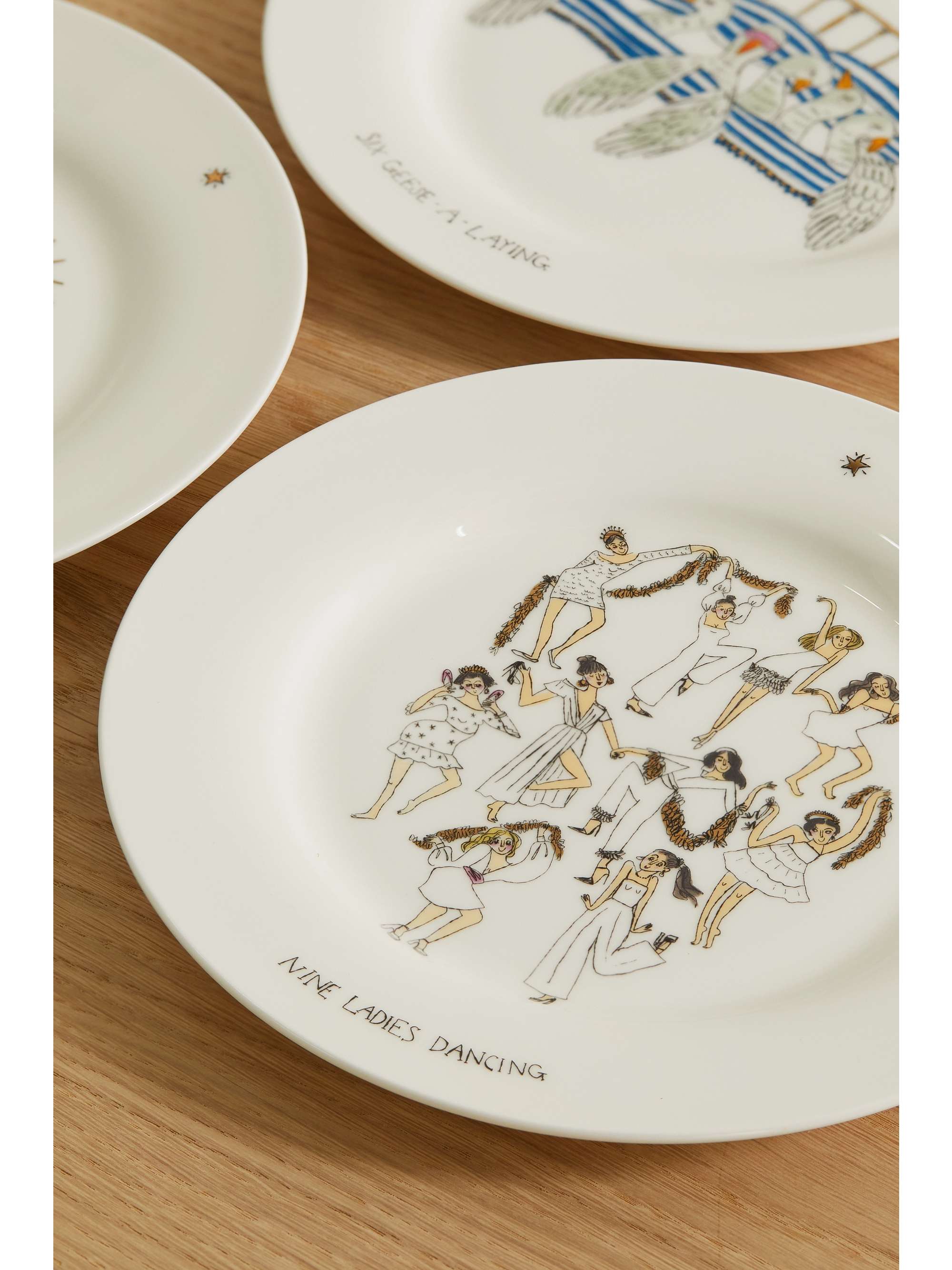 JOSEPHINE DESSINE Set de douze petites assiettes en porcelaine, 21 cm