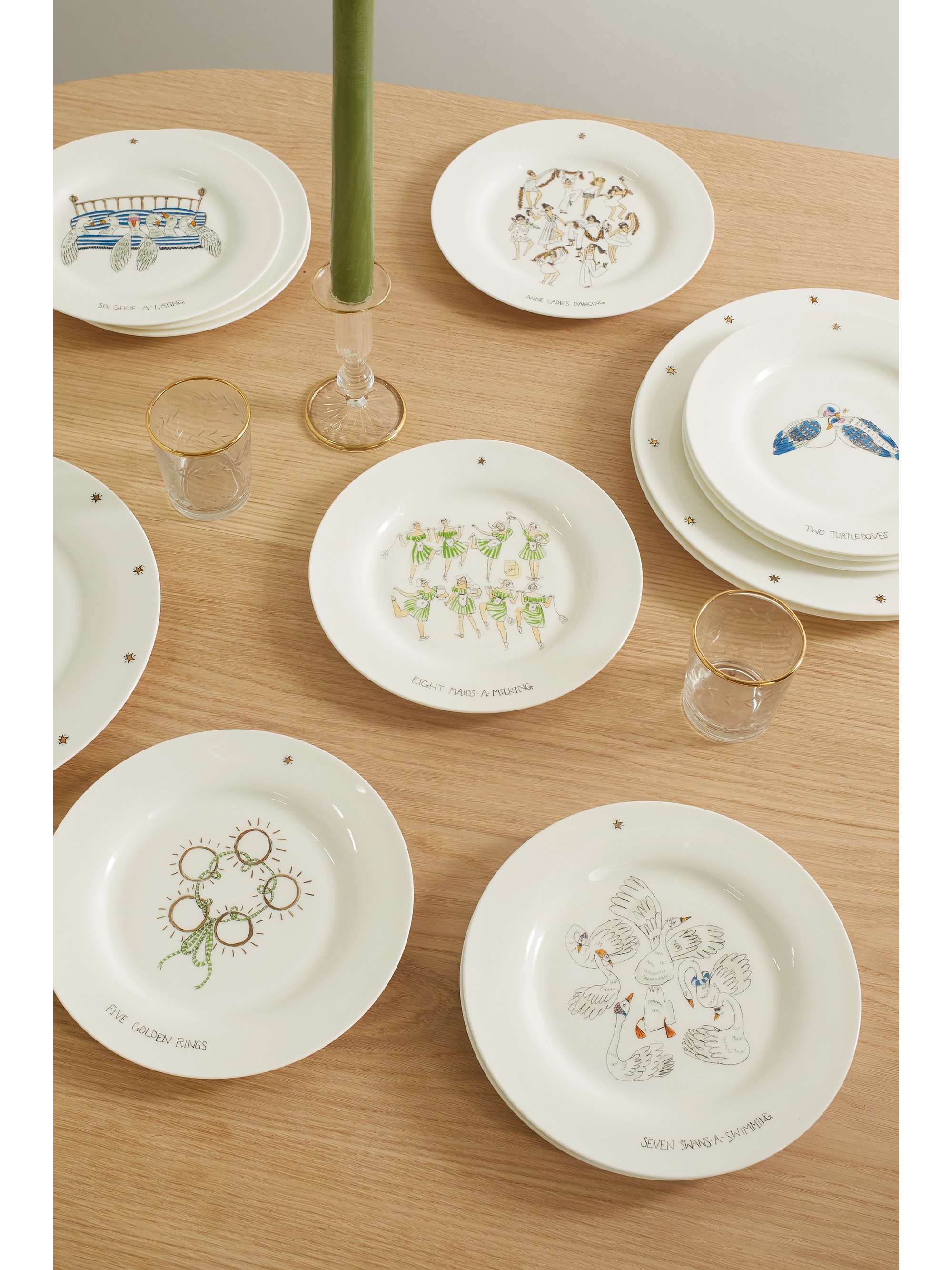 JOSEPHINE DESSINE Set de douze petites assiettes en porcelaine, 21 cm