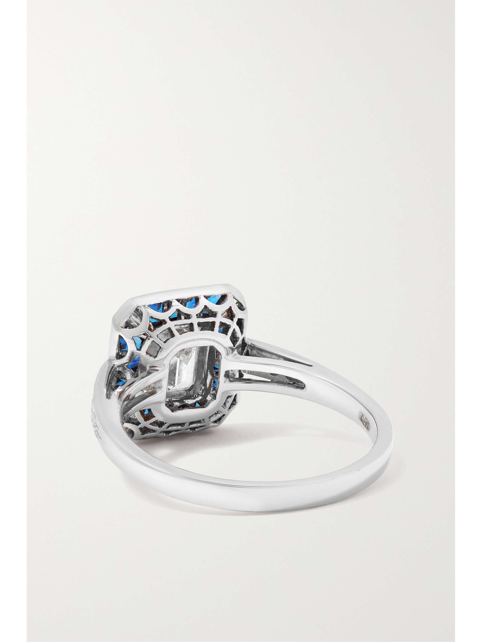 FRED LEIGHTON خاتم من الذهب الأبيض والياقوت الأزرق والألماس