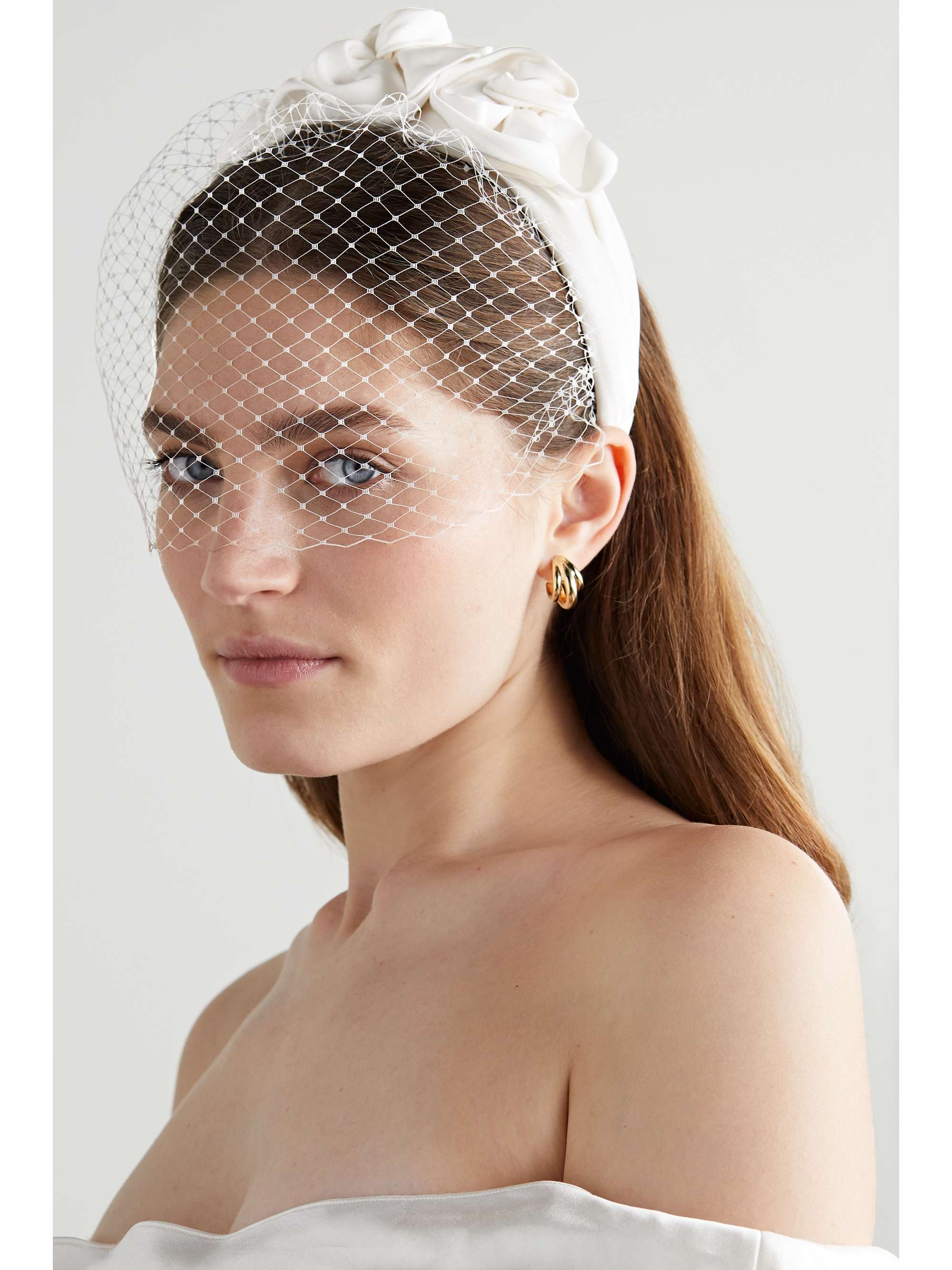 JENNIFER BEHR Tripled Rosette Haarreif aus Seiden-Faille mit Mesh-Besatz