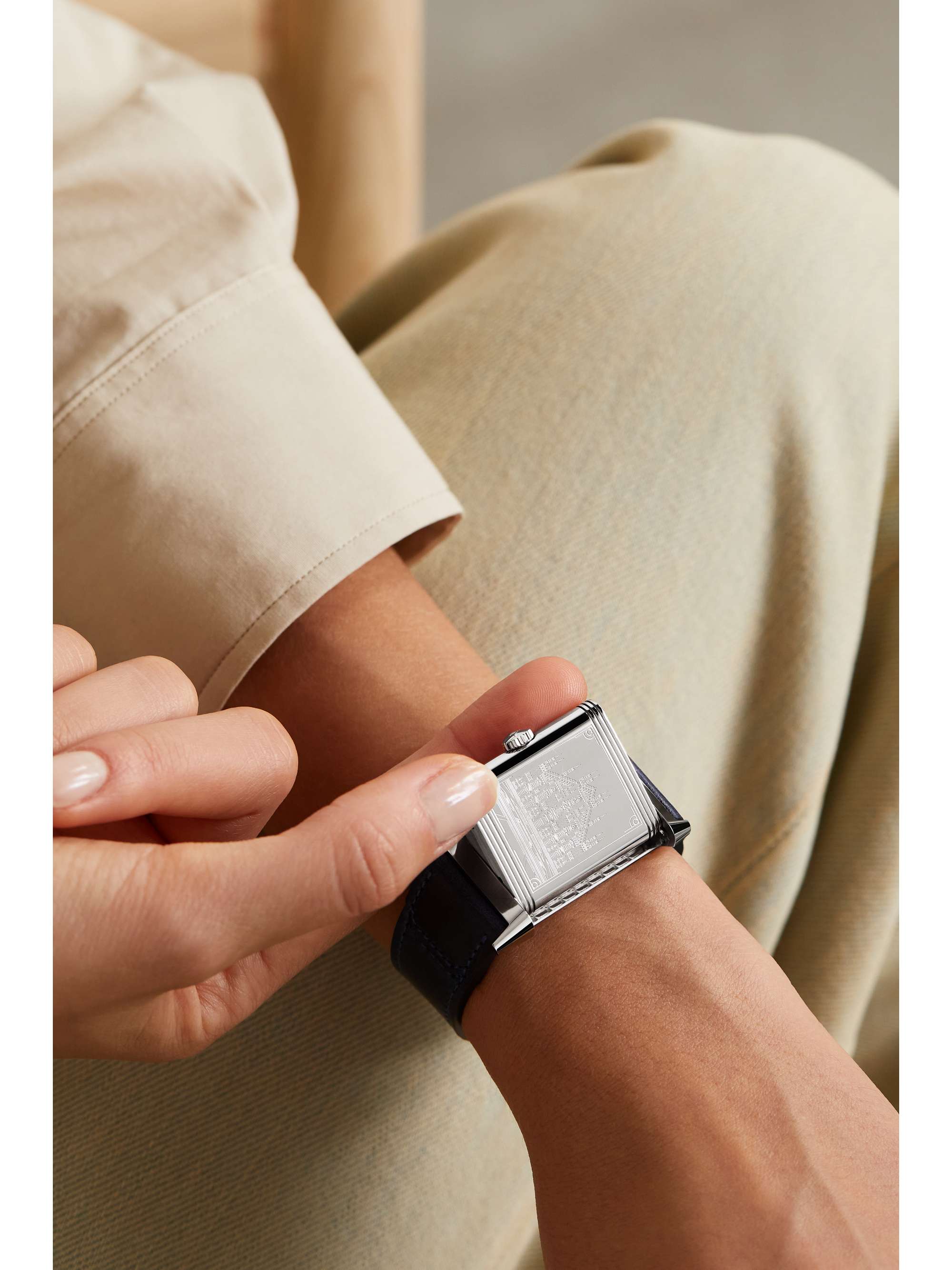 JAEGER LECOULTRE Reverso Classic Milan 限量版手动上链 45.6 毫米精钢腕表（帆布皮革表带）