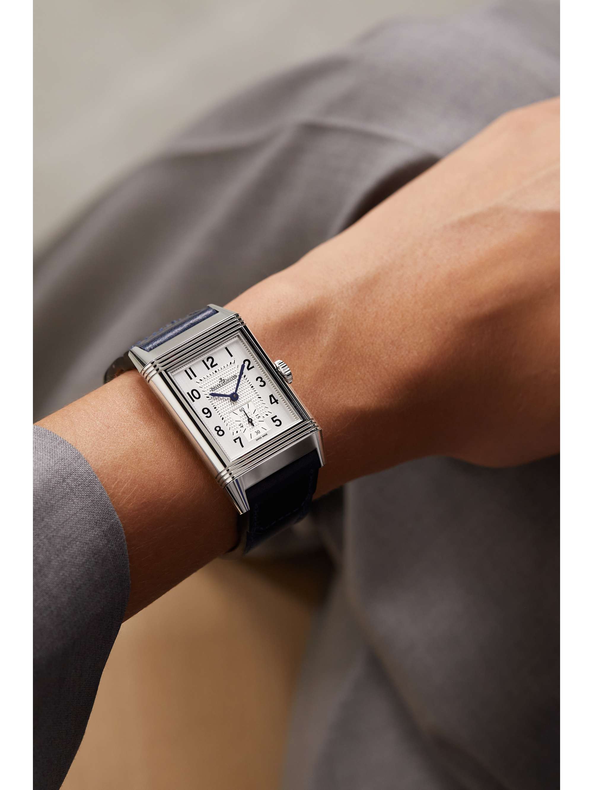 JAEGER LECOULTRE ساعة Reverso Classic New York المحدودة الإصدار واليدوية التعبئة بقطر 45.6 مم من الفولاذ المقاوم للصدأ والجلد