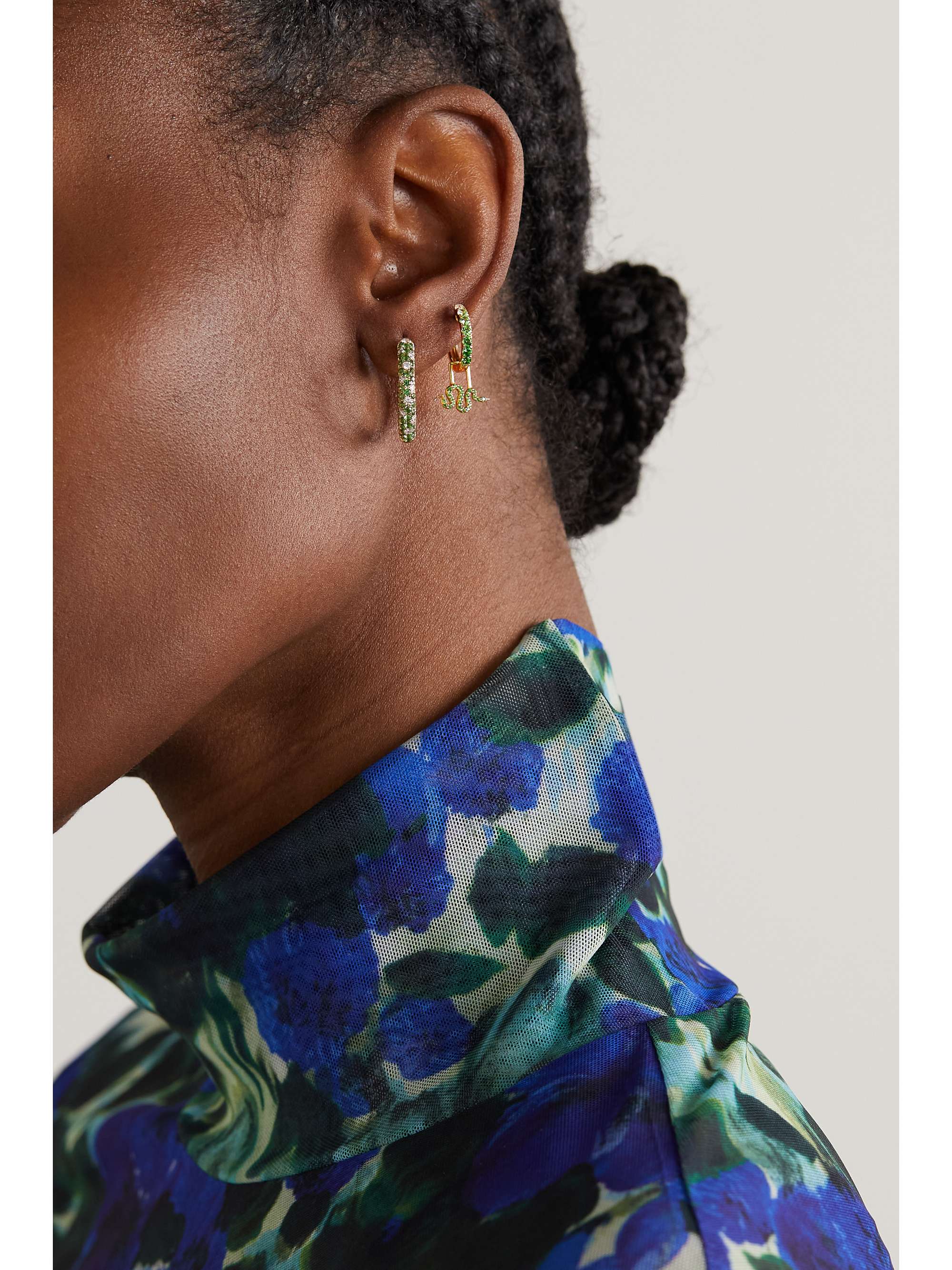 ROBINSON PELHAM Snake EarWish 14-karat gold, tsavorite and diamond single hoop earring