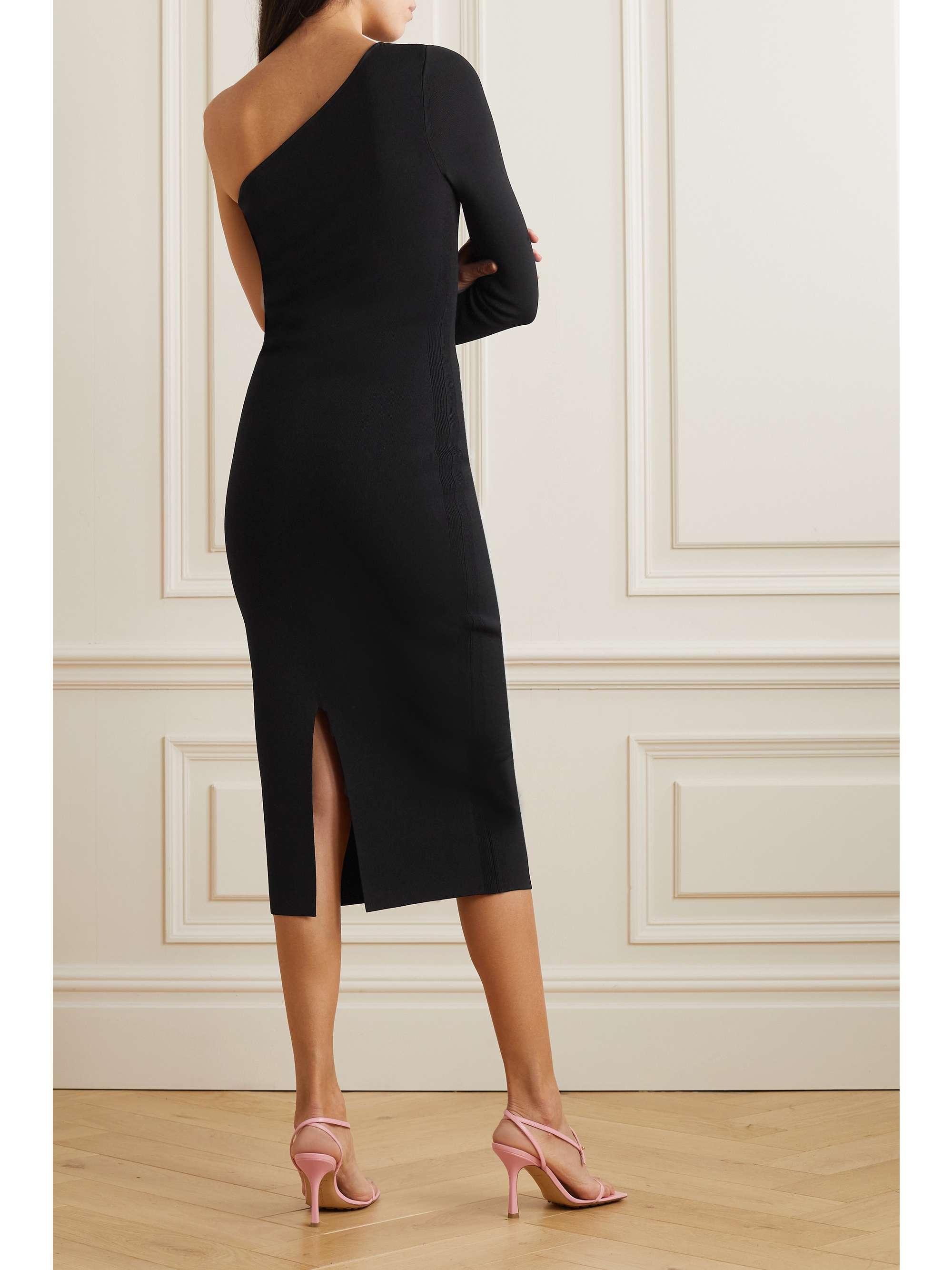 VICTORIA BECKHAM فستان متوسّط الطول بكتفٍ واحدة من نسيج محبوك مطّاط