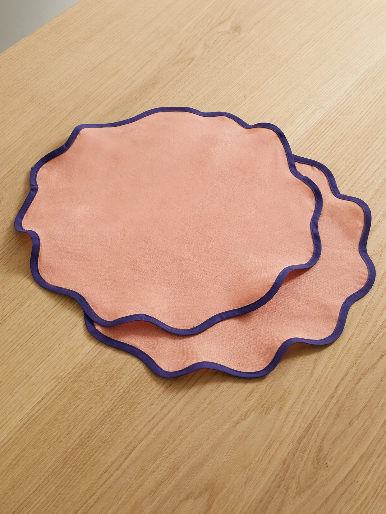 La DoubleJ - Cloud Set Of Two Scalloped Linen Placemats - Pink