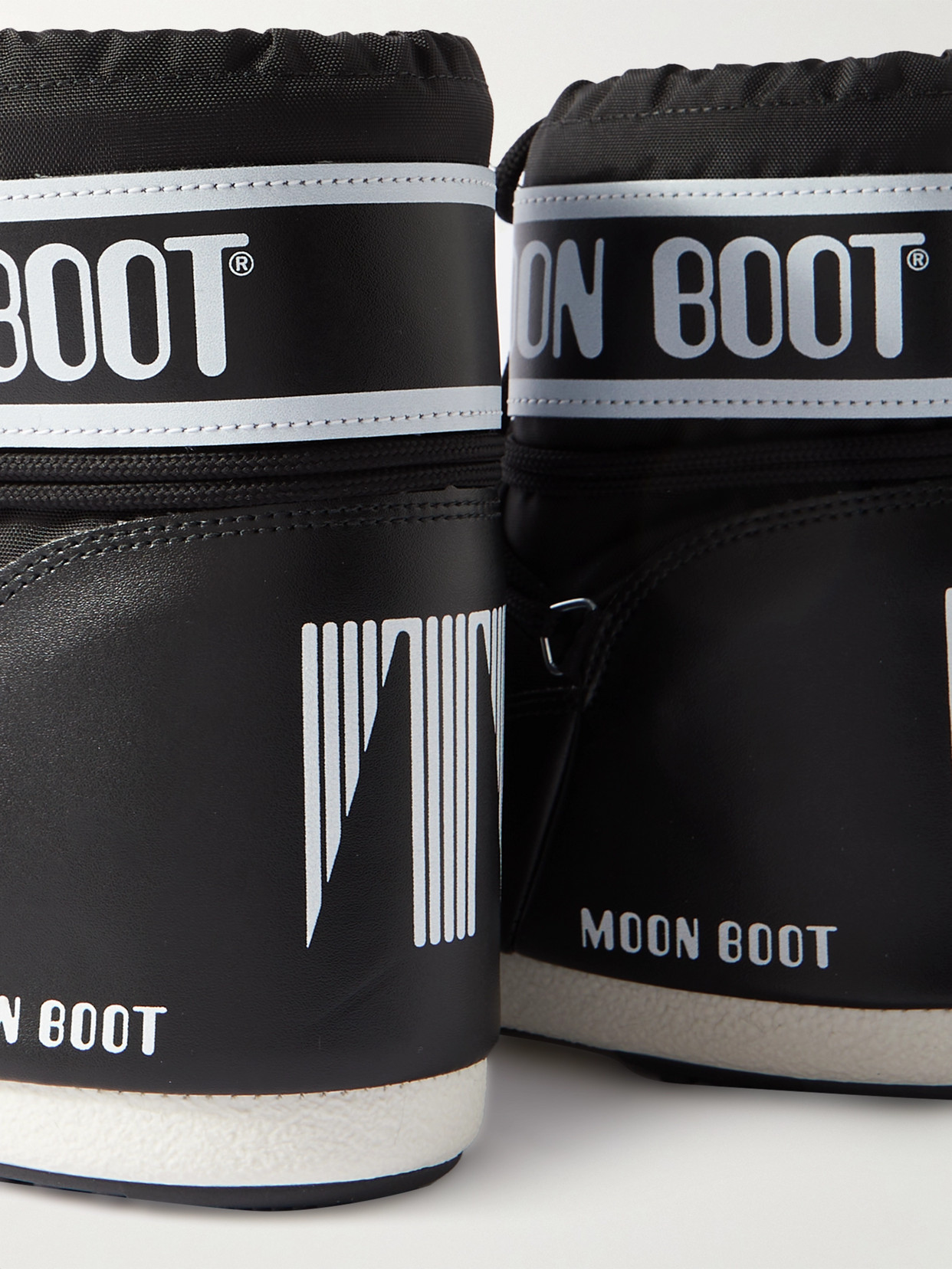 Moon Boot Stivale Icon Low Nero In Nylon In Black