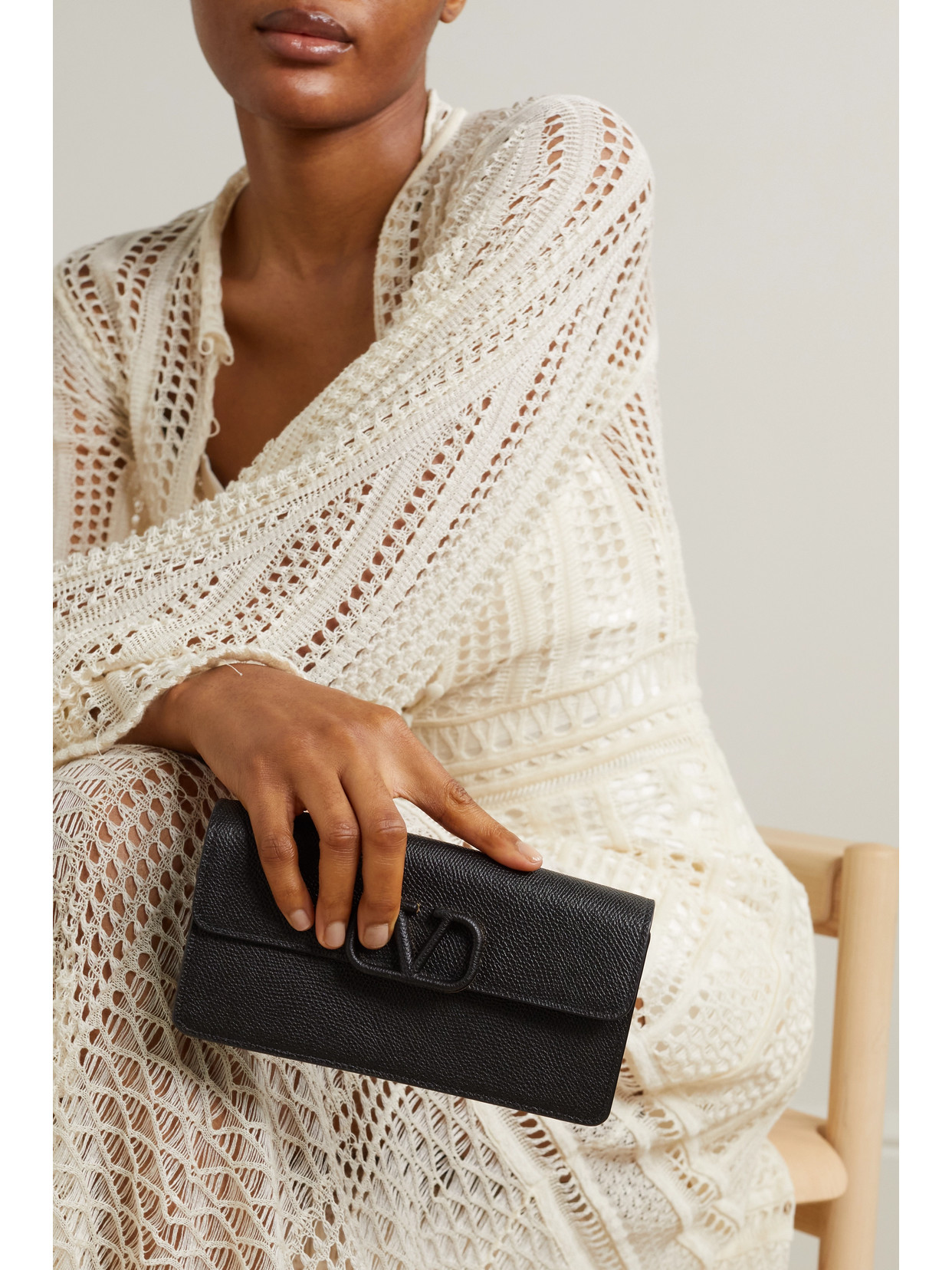 Valentino Vlogo Textured-leather Wallet In Black