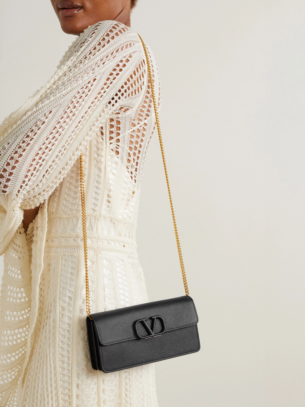 Valentino Vlogo Textured-leather Wallet In Black