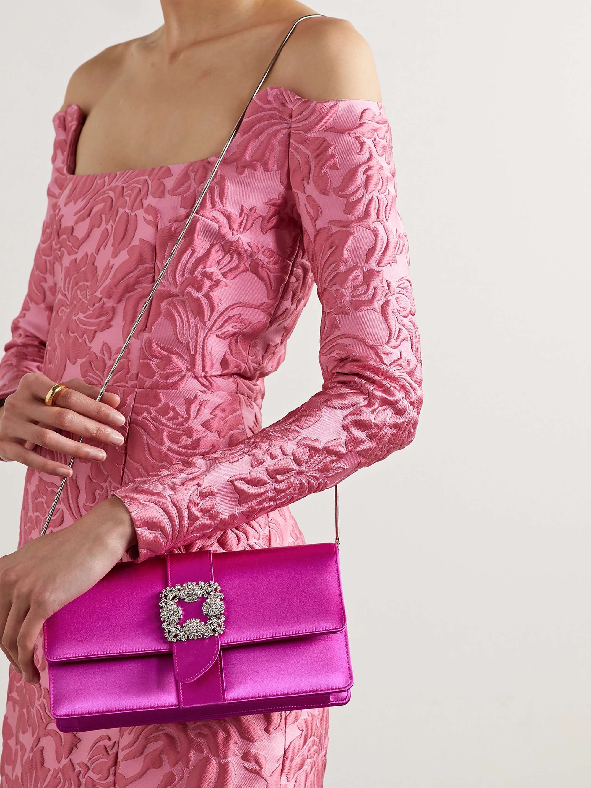 MANOLO BLAHNIK Capri Clutch aus Samt mit Satinbesatz und Kristallen