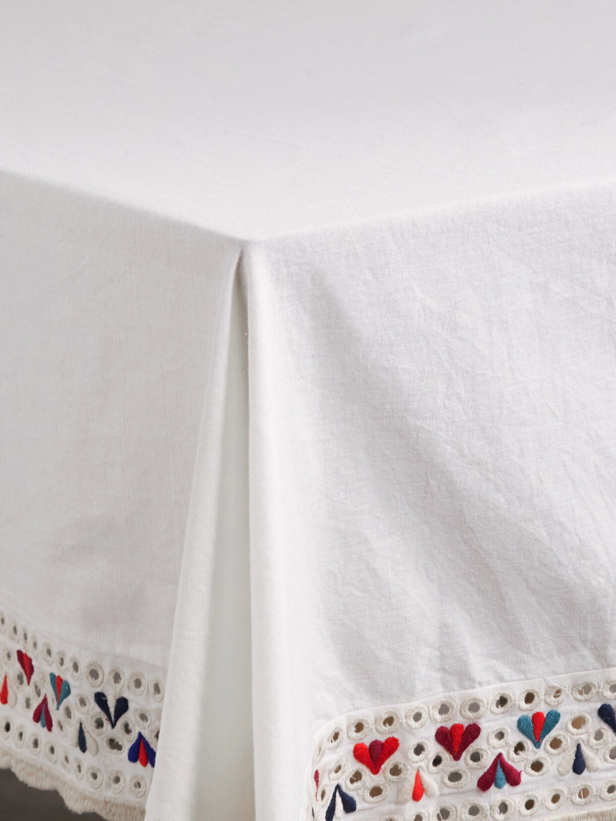 Sea - Alicia Scalloped Broderie Anglaise Cotton And Linen-blend Tablecloth - Cream