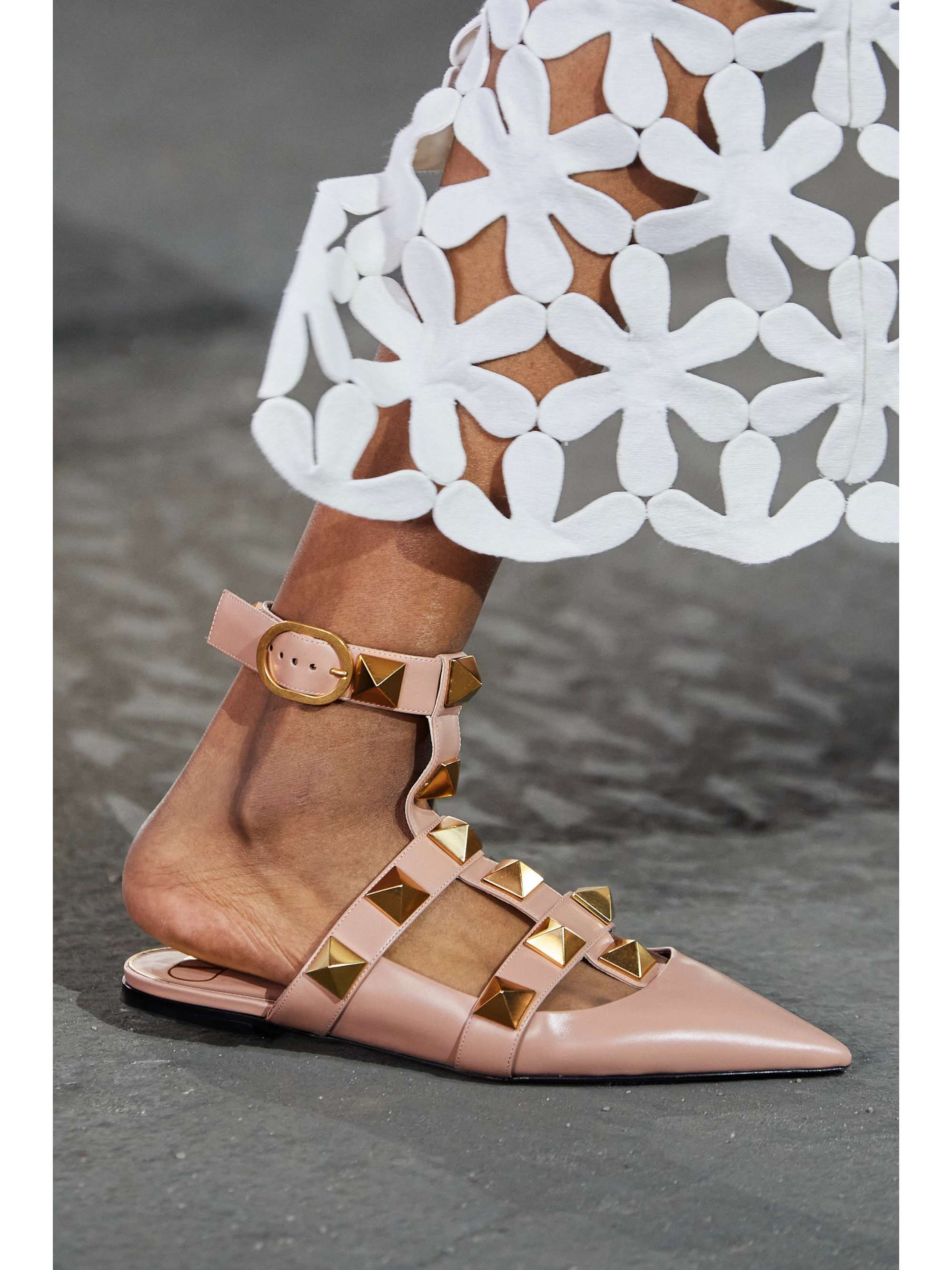VALENTINO GARAVANI Valentino Garavani Roman Stud leather point-toe flats