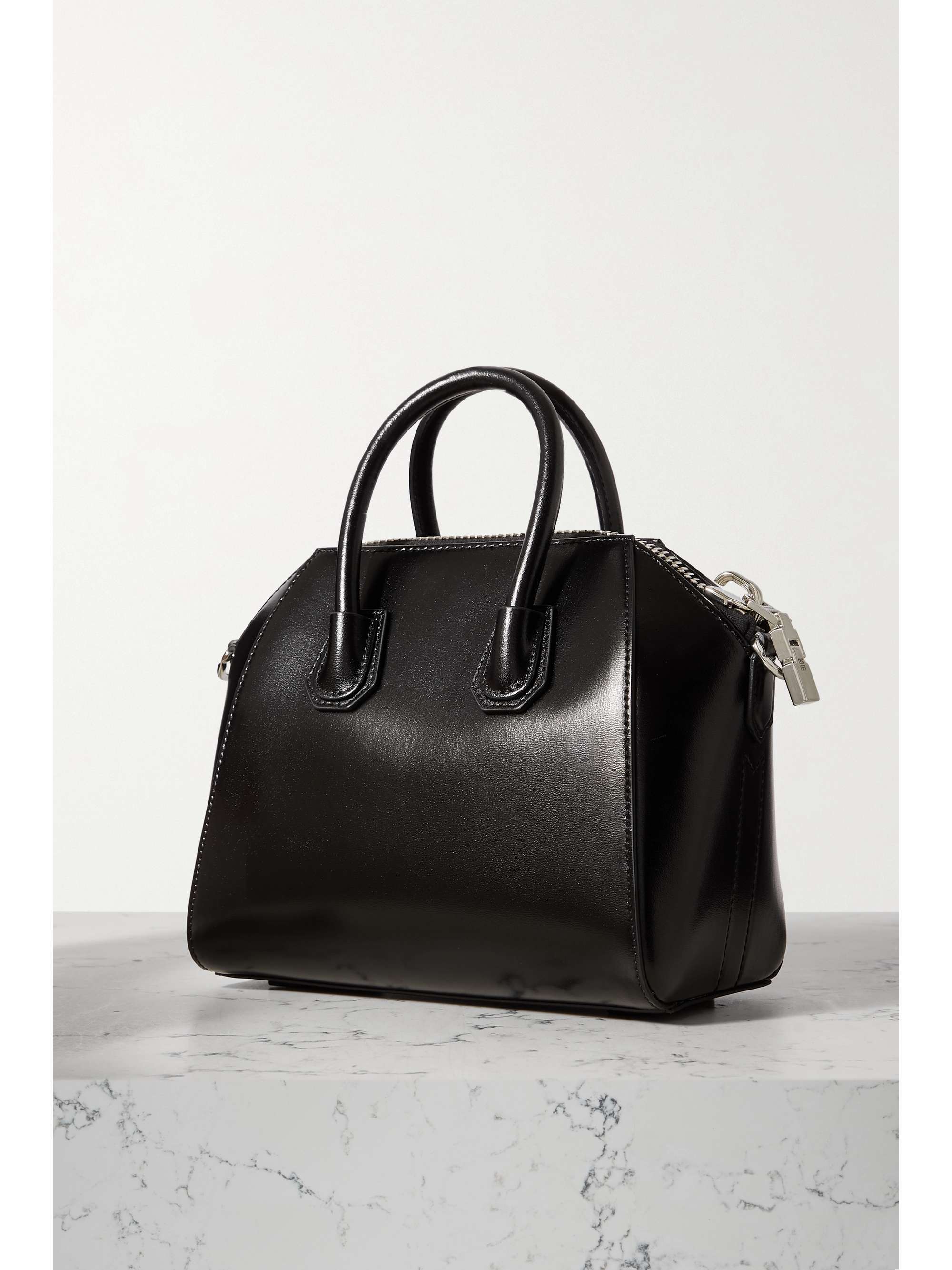 GIVENCHY 