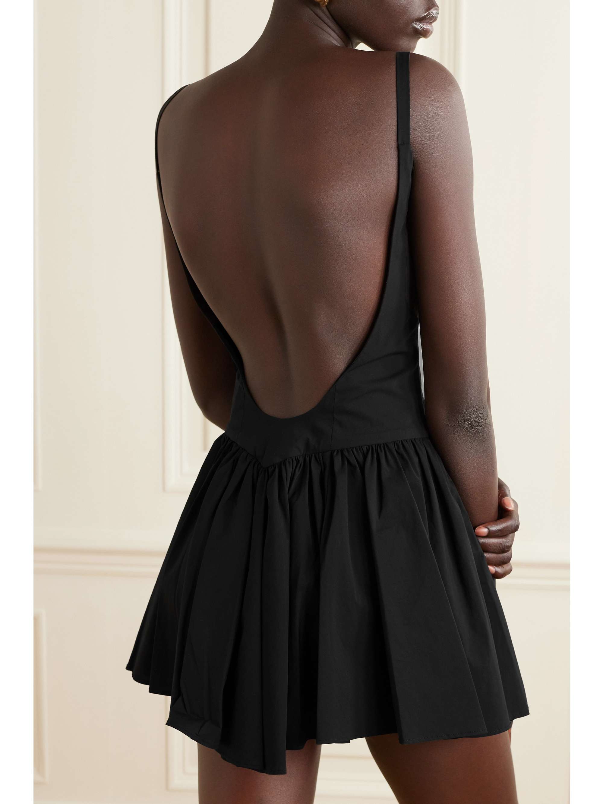 CAROLINE CONSTAS 