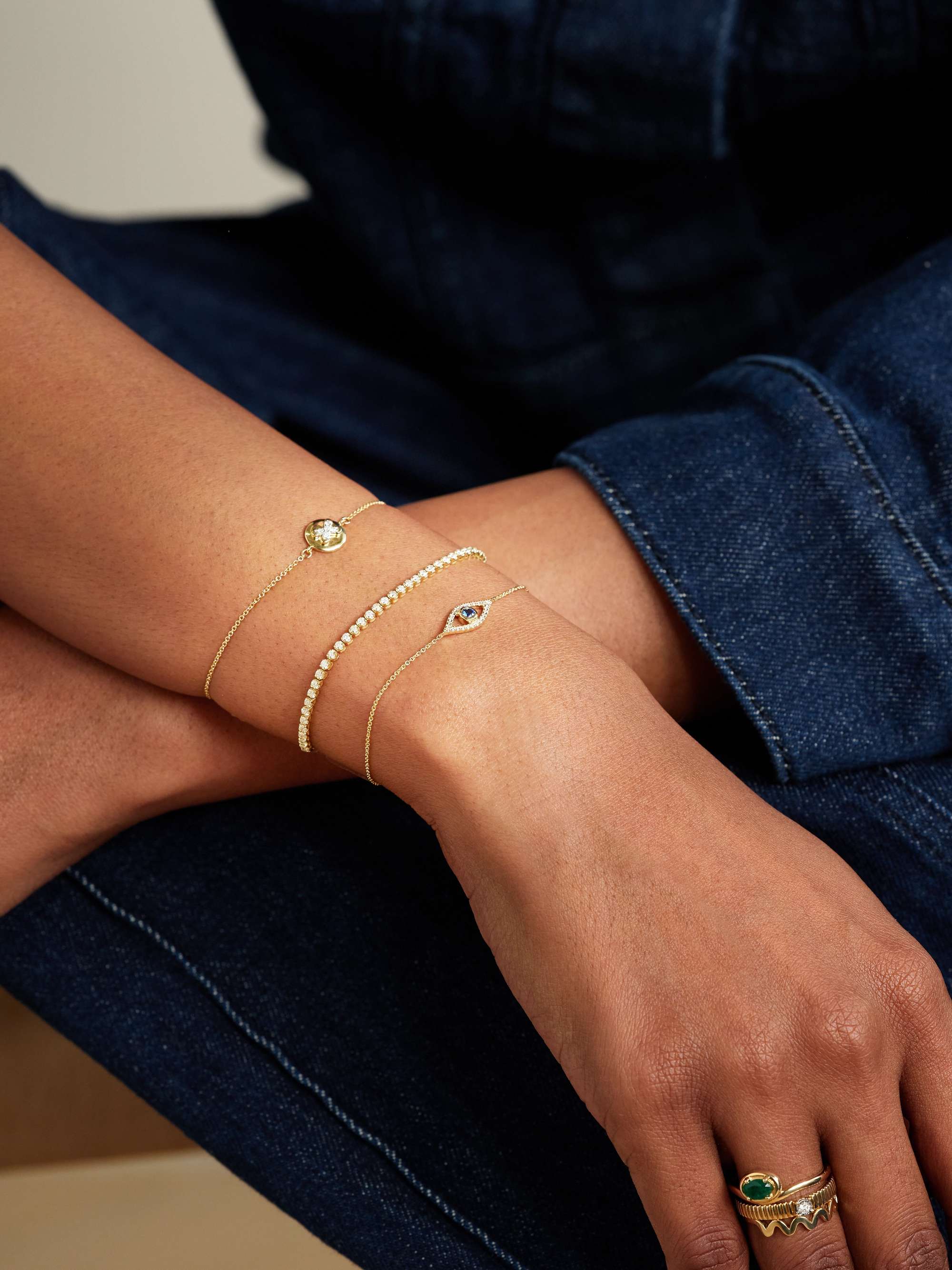 STONE AND STRAND Bracelet en or 14 carats (585/1000), diamants et saphir Evil Eye