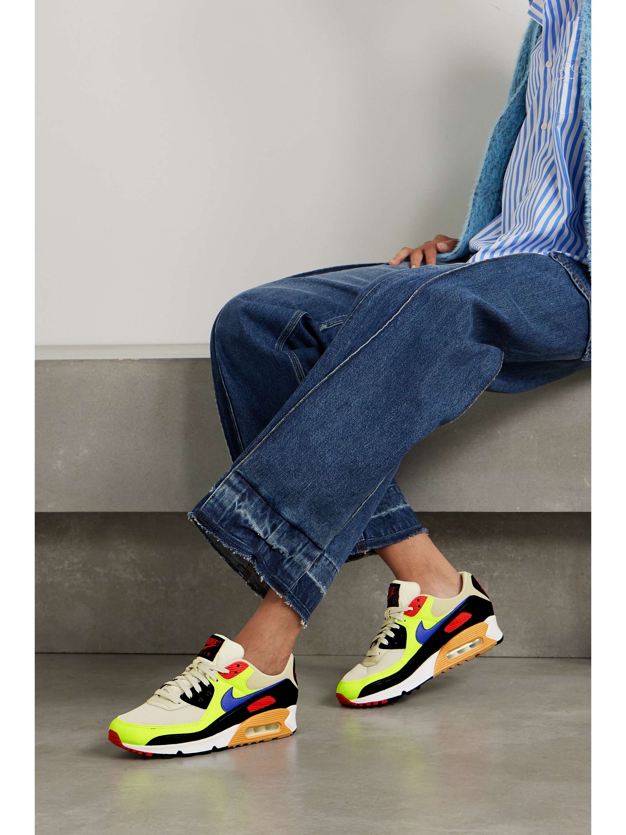NIKE 