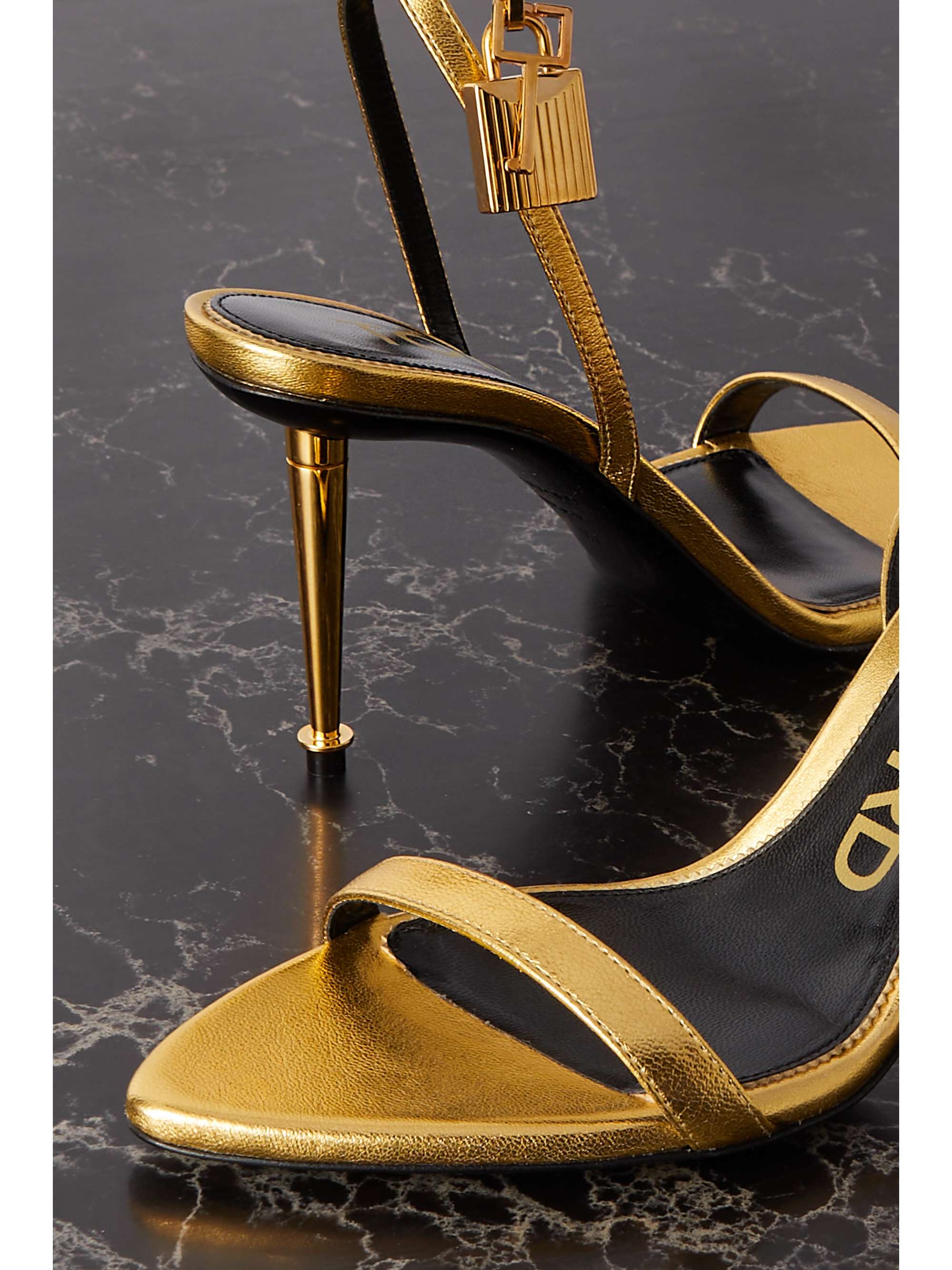TOM FORD 