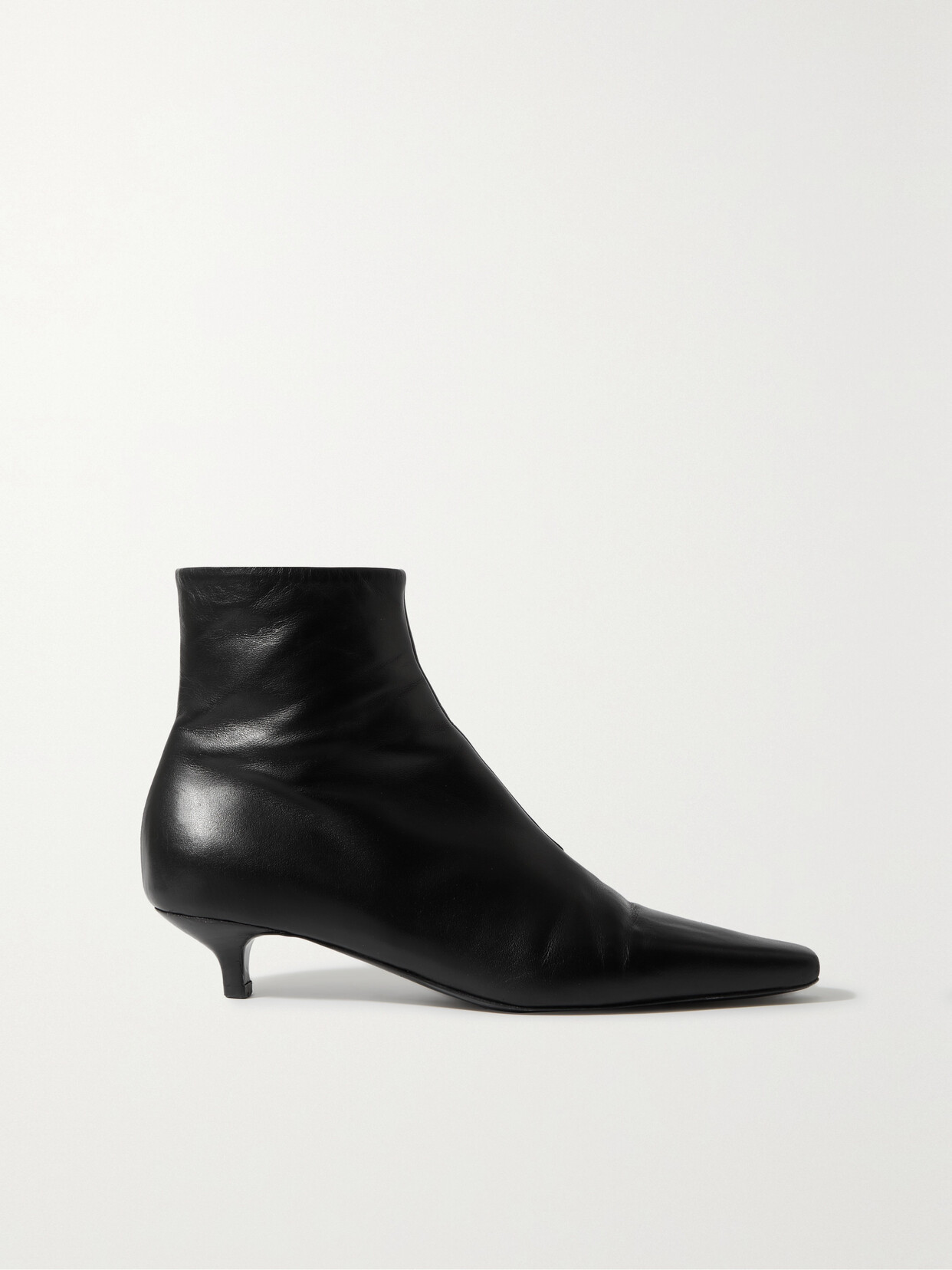 Totême The Slim Leather Ankle Boots In Nero