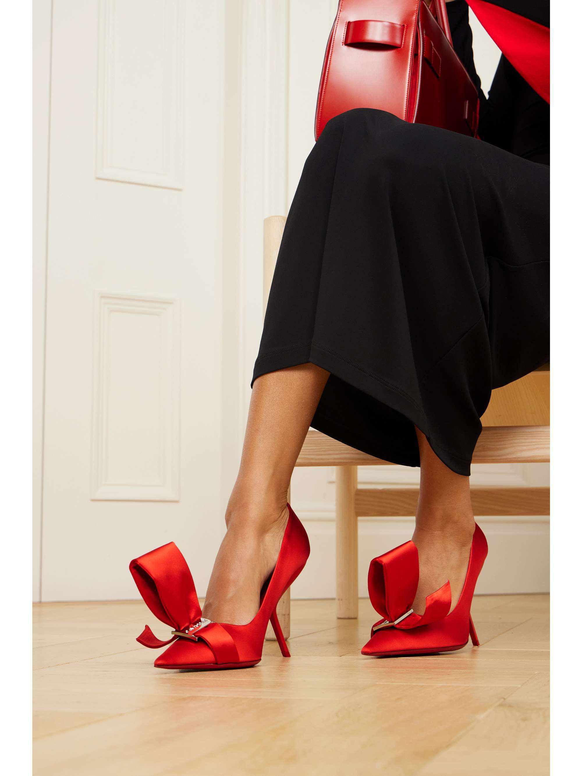 Erica X5 bow-detailed satin pumps