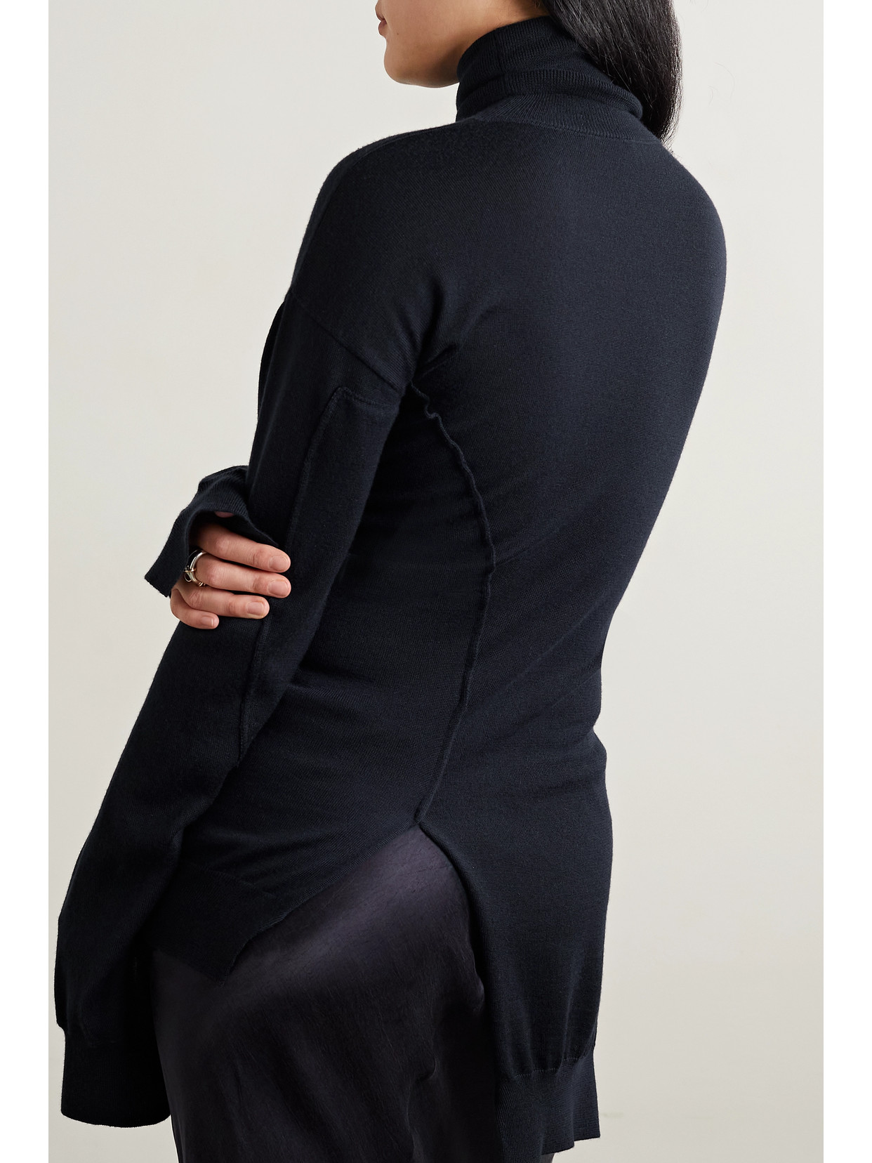 The Row Nomi Cashmere Turtleneck Sweater In Blue