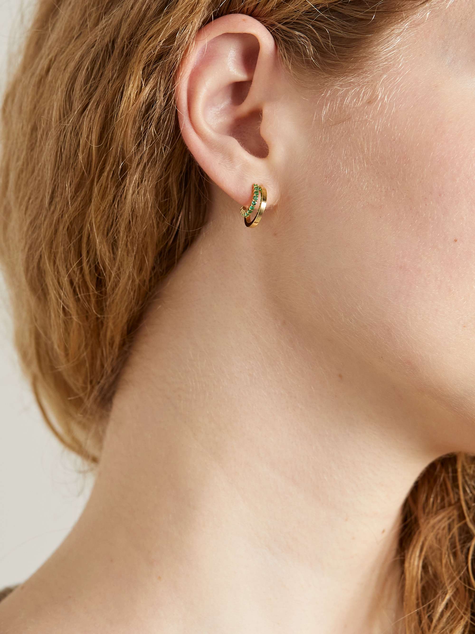 JENNIFER MEYER Mini Double Creolen aus 18 Karat Gold mit Smaragden