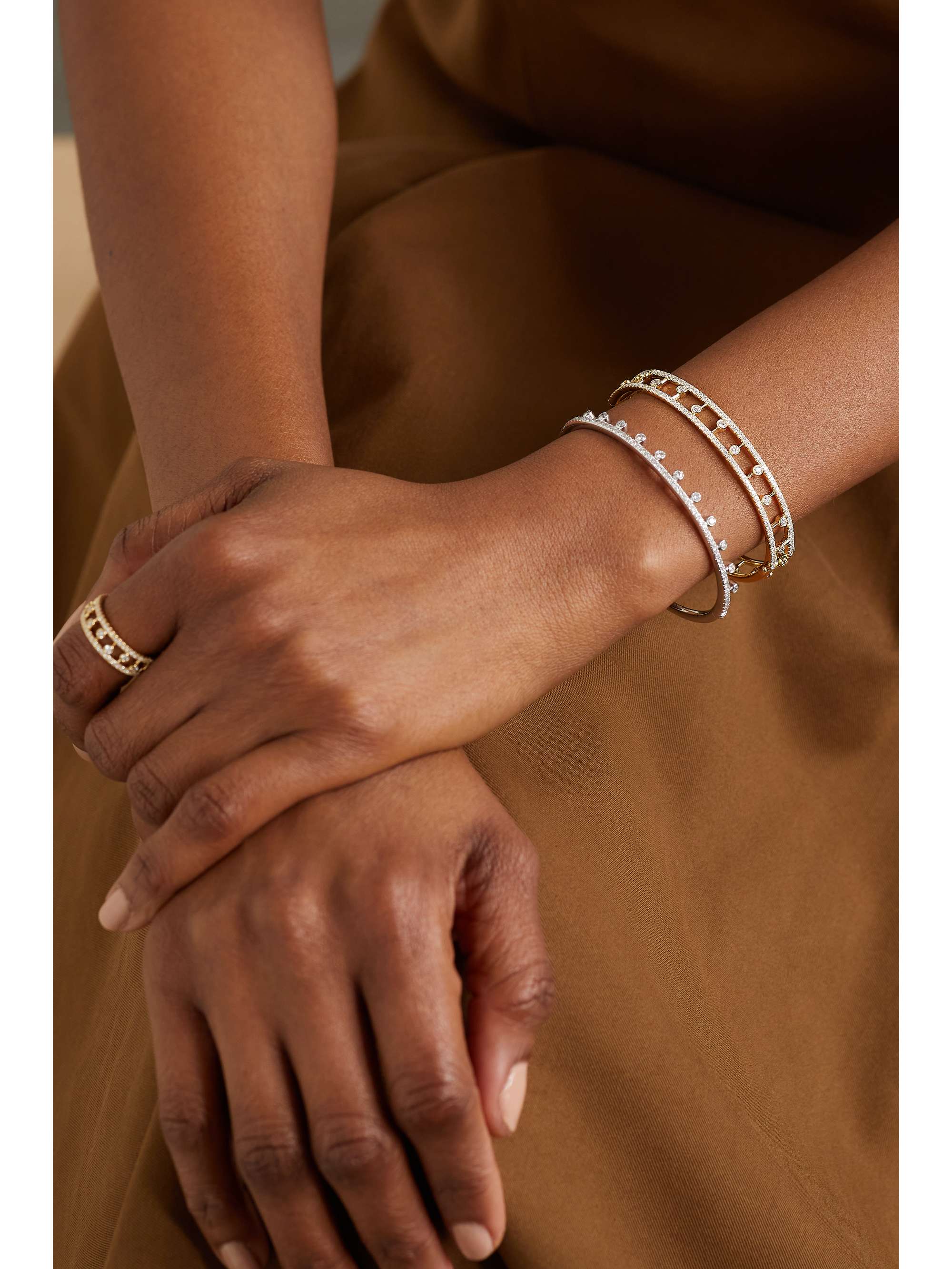 DE BEERS Bangle in oro 18 carati con diamanti Dewdrop
