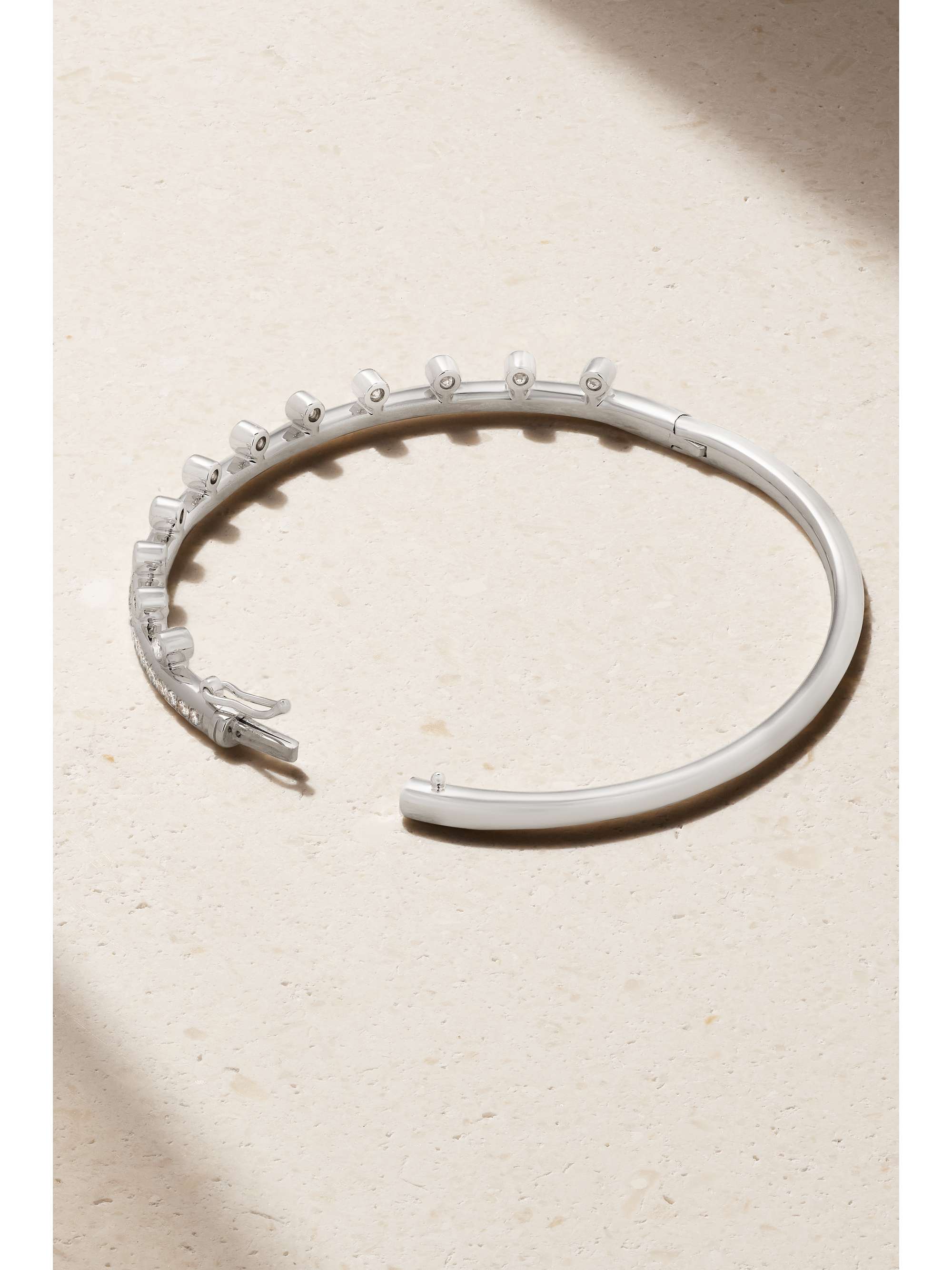 DE BEERS Bangle in oro bianco 18 carati con diamanti Dewdrop One Line