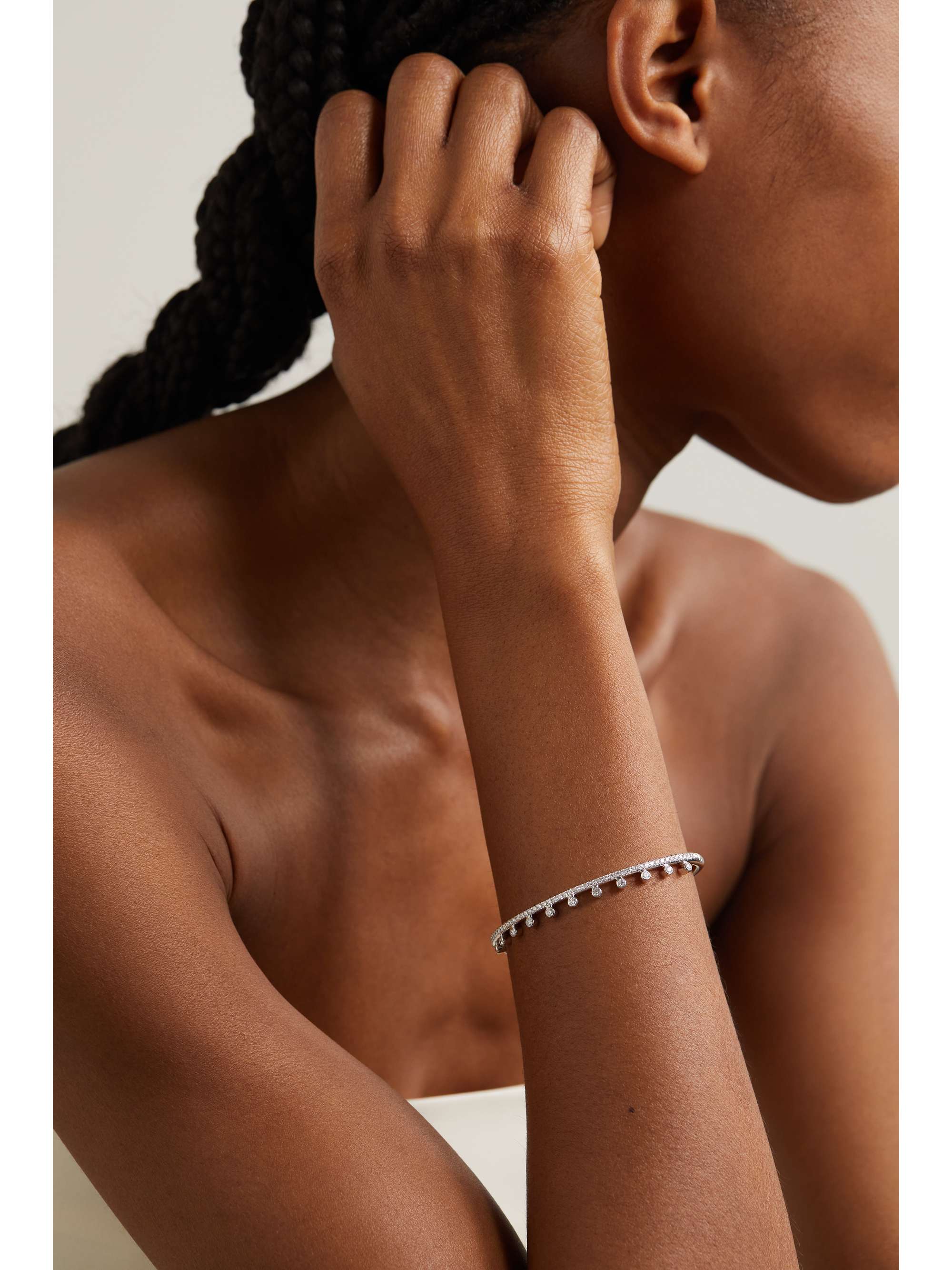 DE BEERS Bangle in oro bianco 18 carati con diamanti Dewdrop One Line