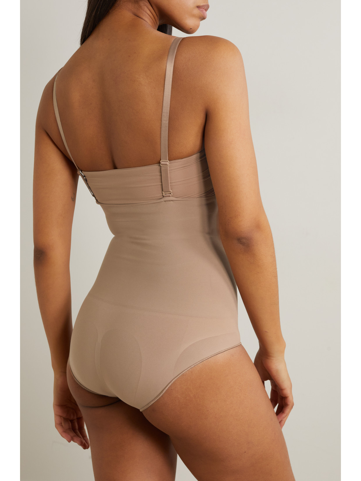 Skims Core Control Briefs In Neutrals