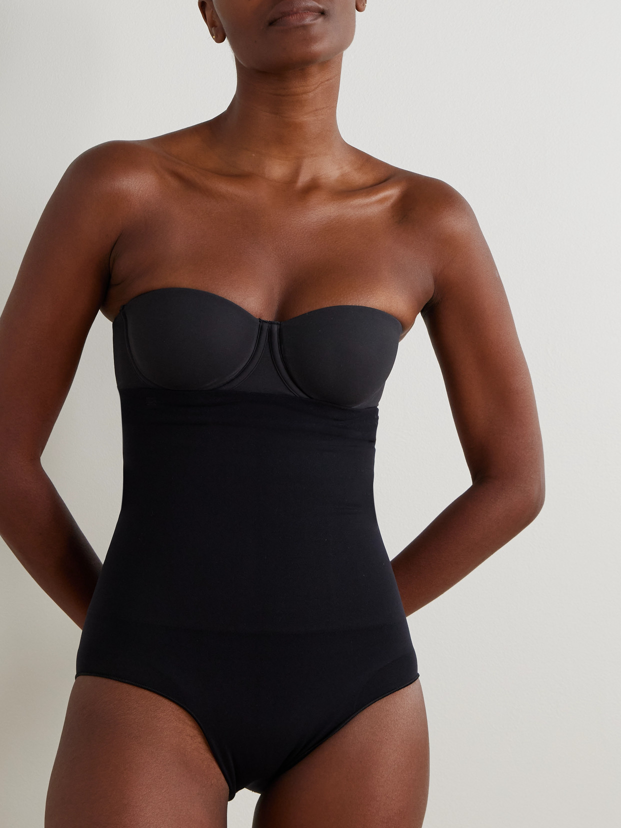 Skims Core Control Briefs In Black