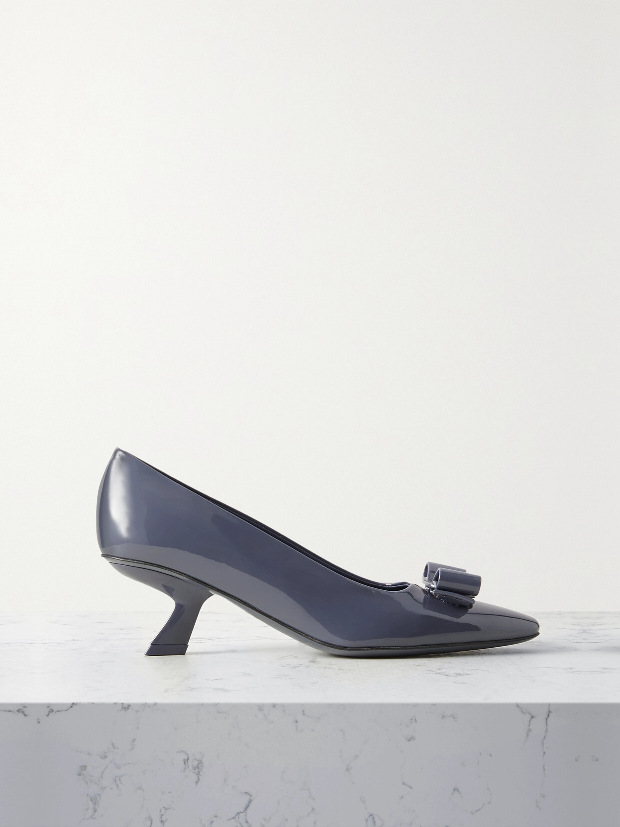 Ferragamo - Anz Patent-leather Pumps - Gray