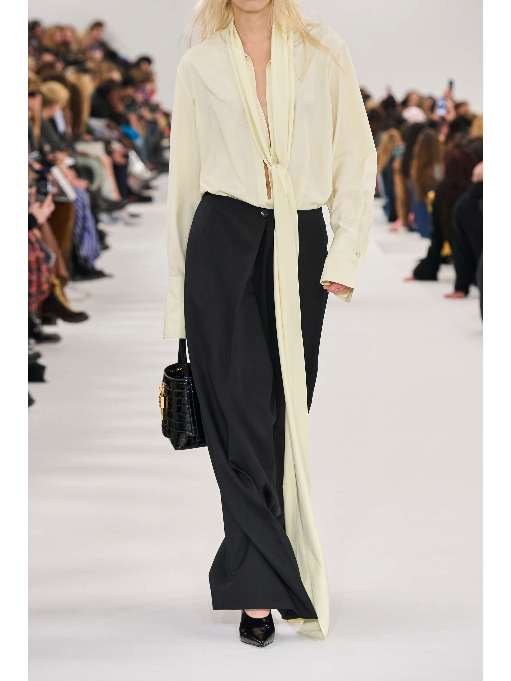 GIVENCHY 