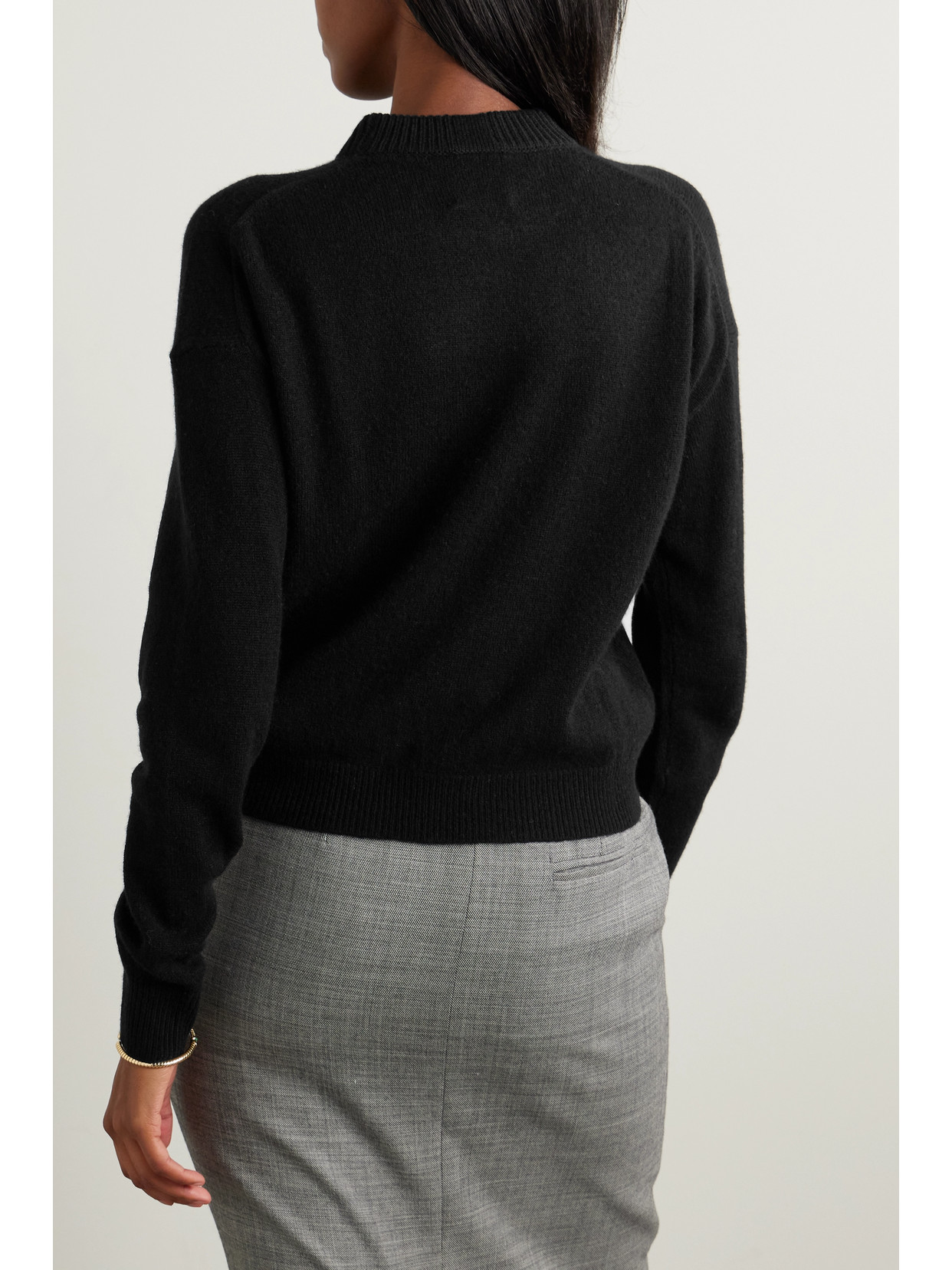 Allude Wool And Cashmere-blend Sweater In Black