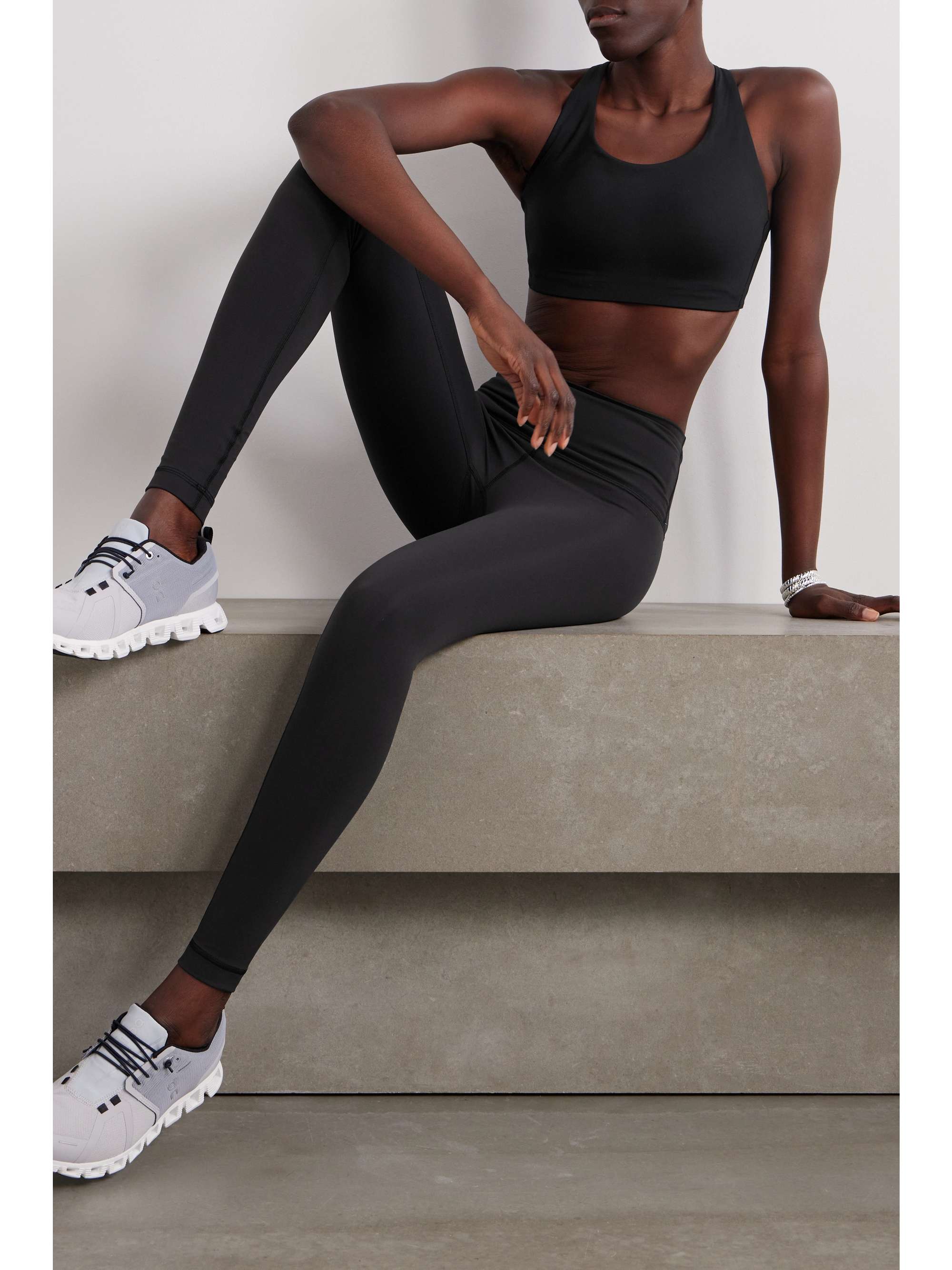 LULULEMON Train stretch sports bra