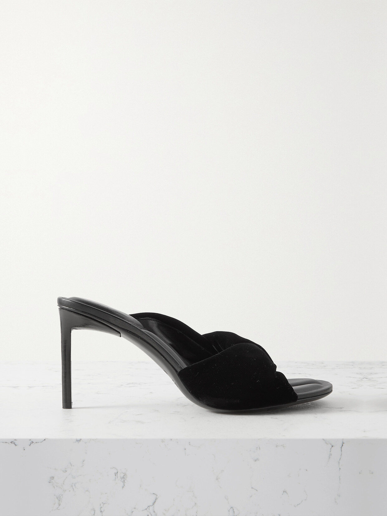 Jacquemus Bagnu Velvet Mules In Black