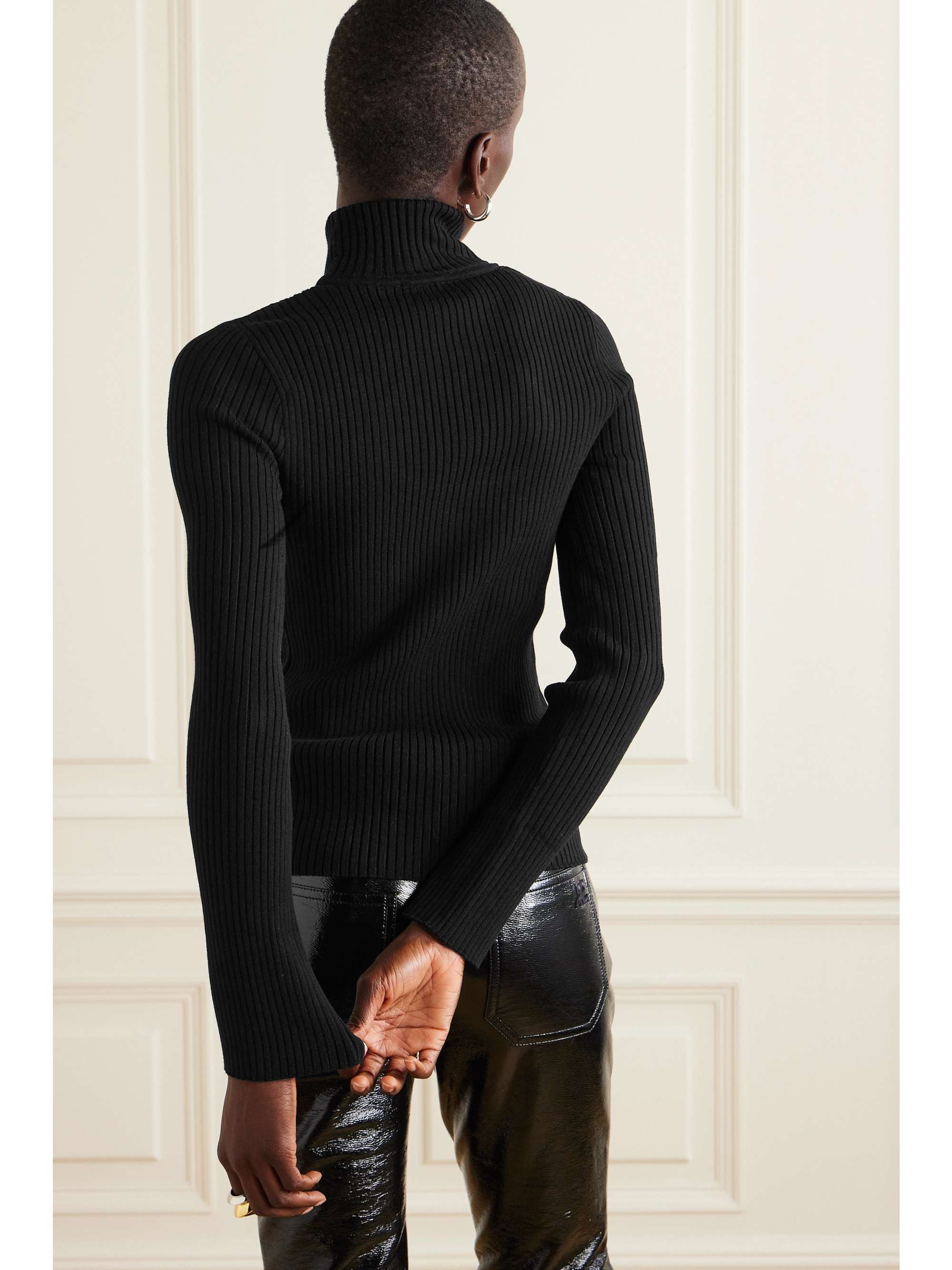 COURRÈGES 