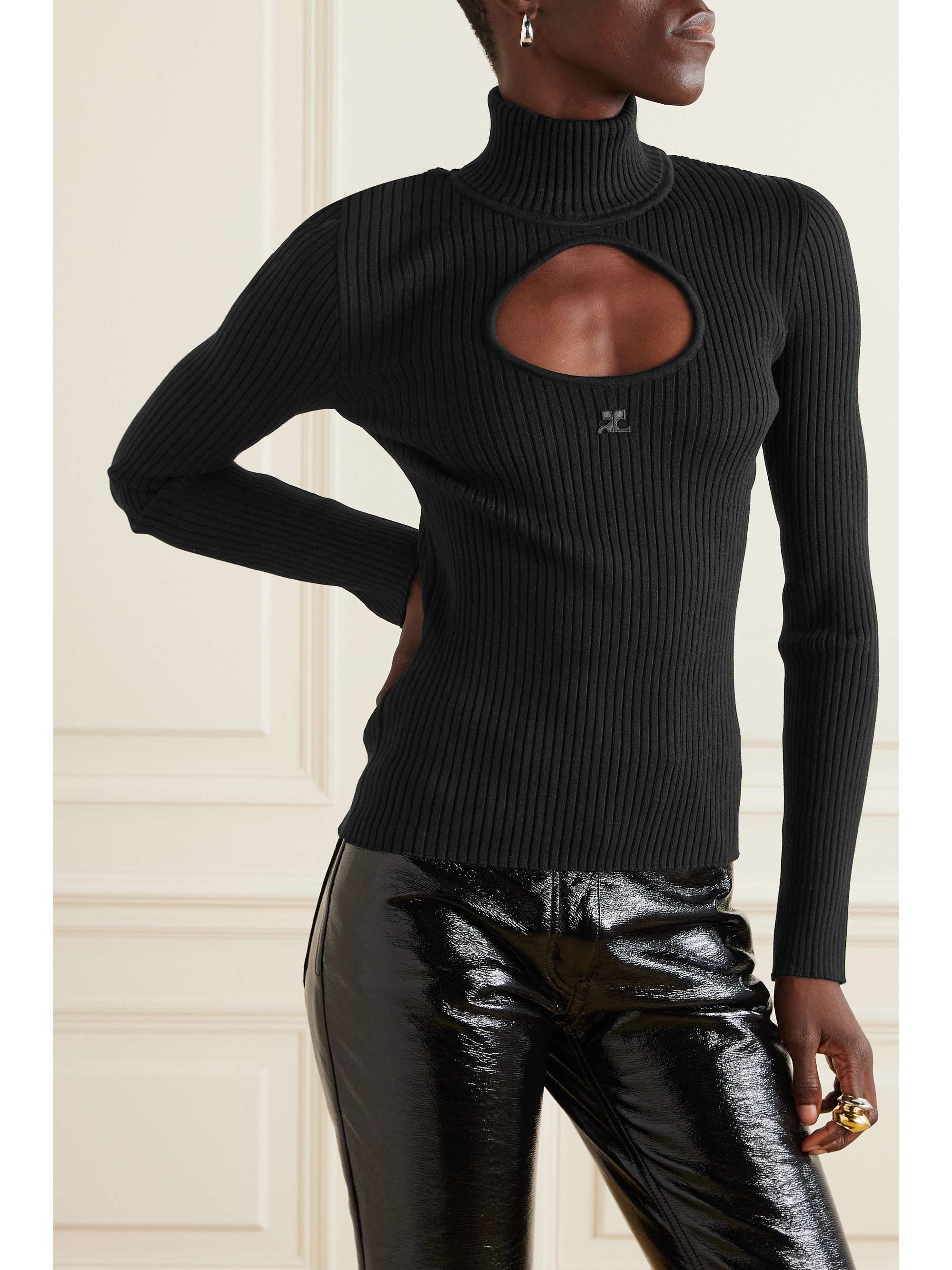 COURRÈGES 
