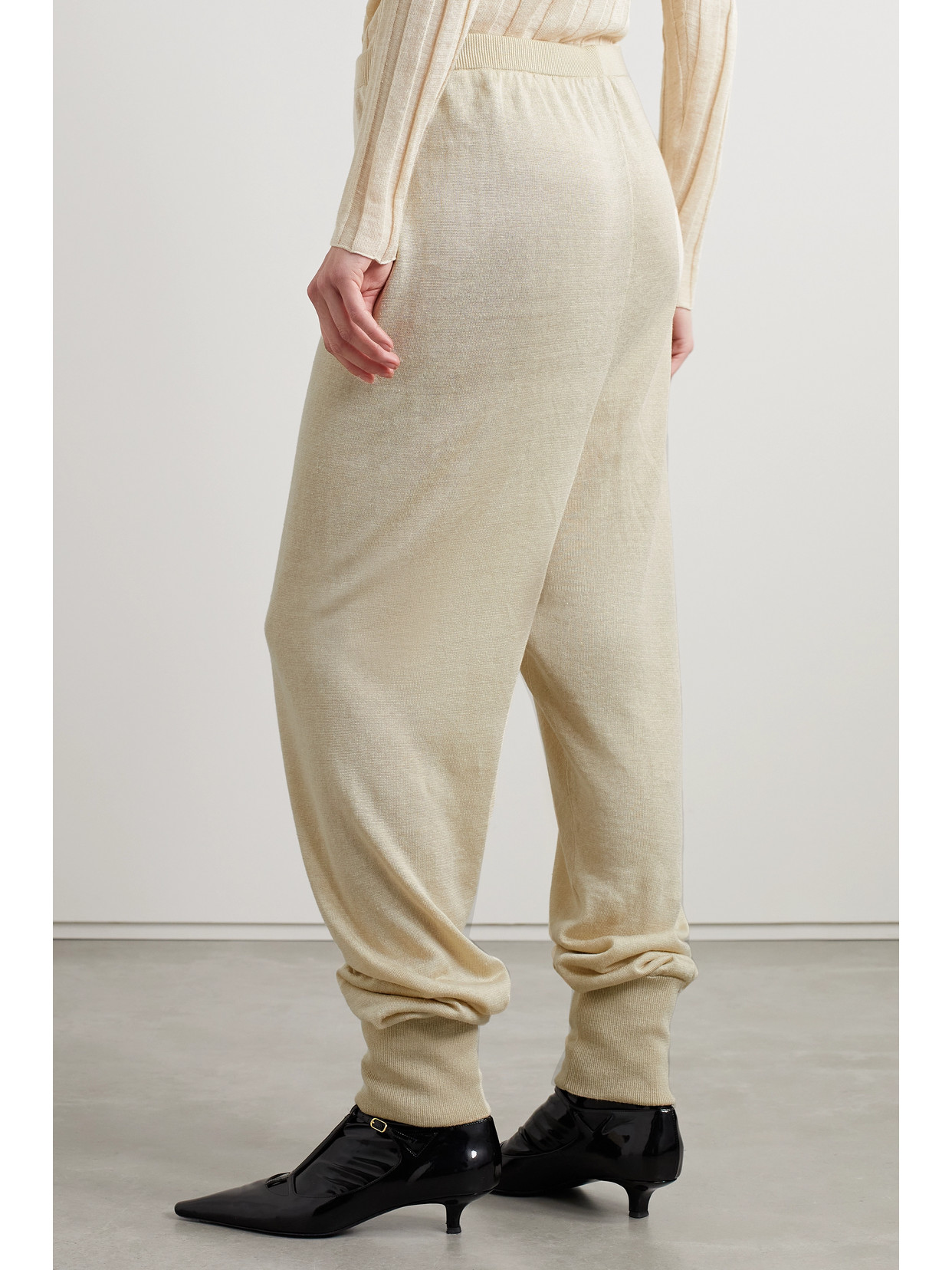 The Row Dalbero Linen And Silk-blend Tapered Pants In Cream
