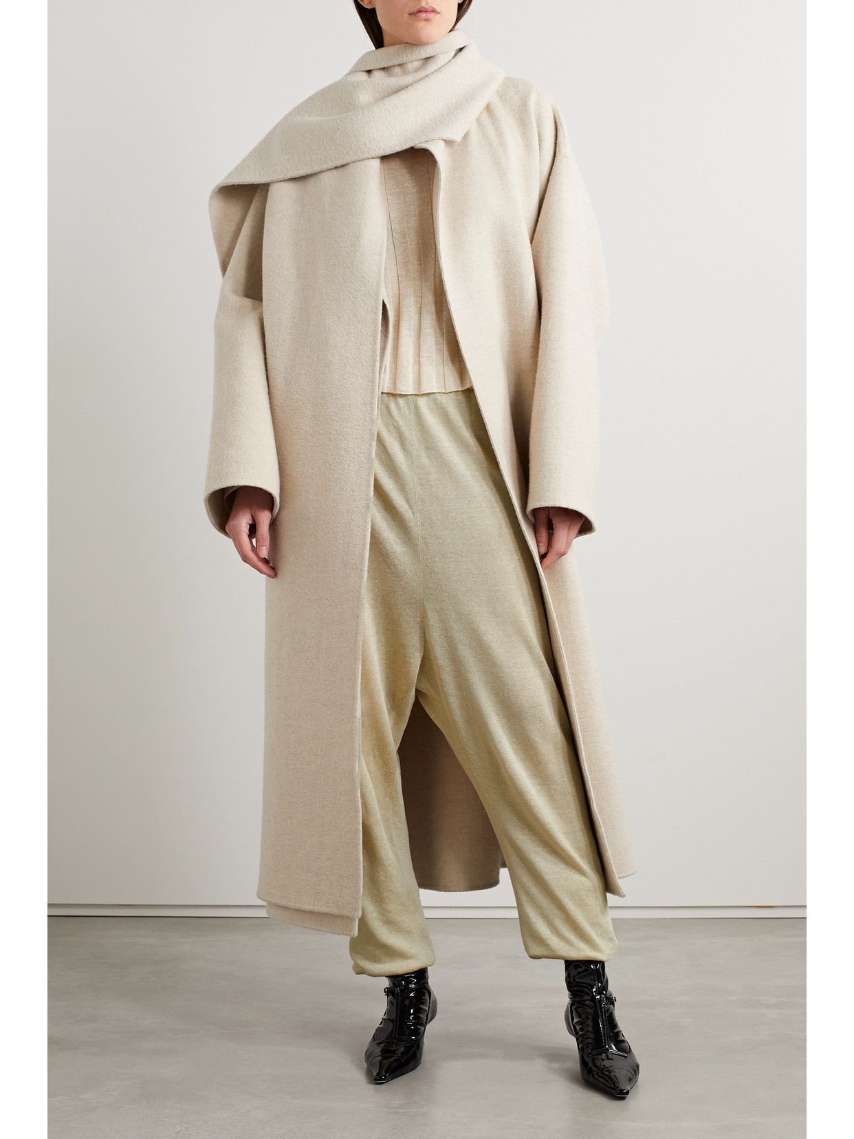 The Row Dalbero Linen And Silk-blend Tapered Pants In Cream