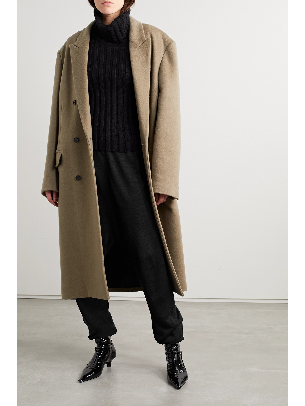 The Row Dalbero Tapered Linen And Silk-blend Pants In Black