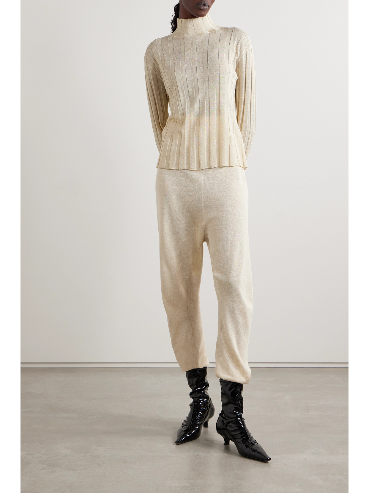 Shop The Row Daxy Ribbed Linen And Silk-blend Turtleneck Top In Cream