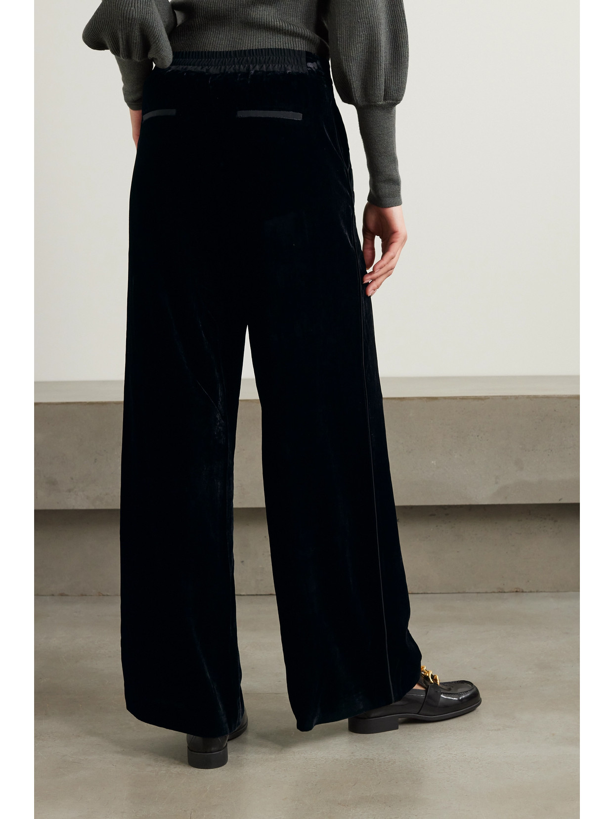 Cefinn Toni Pleated Velvet Straight-leg Pants In Black