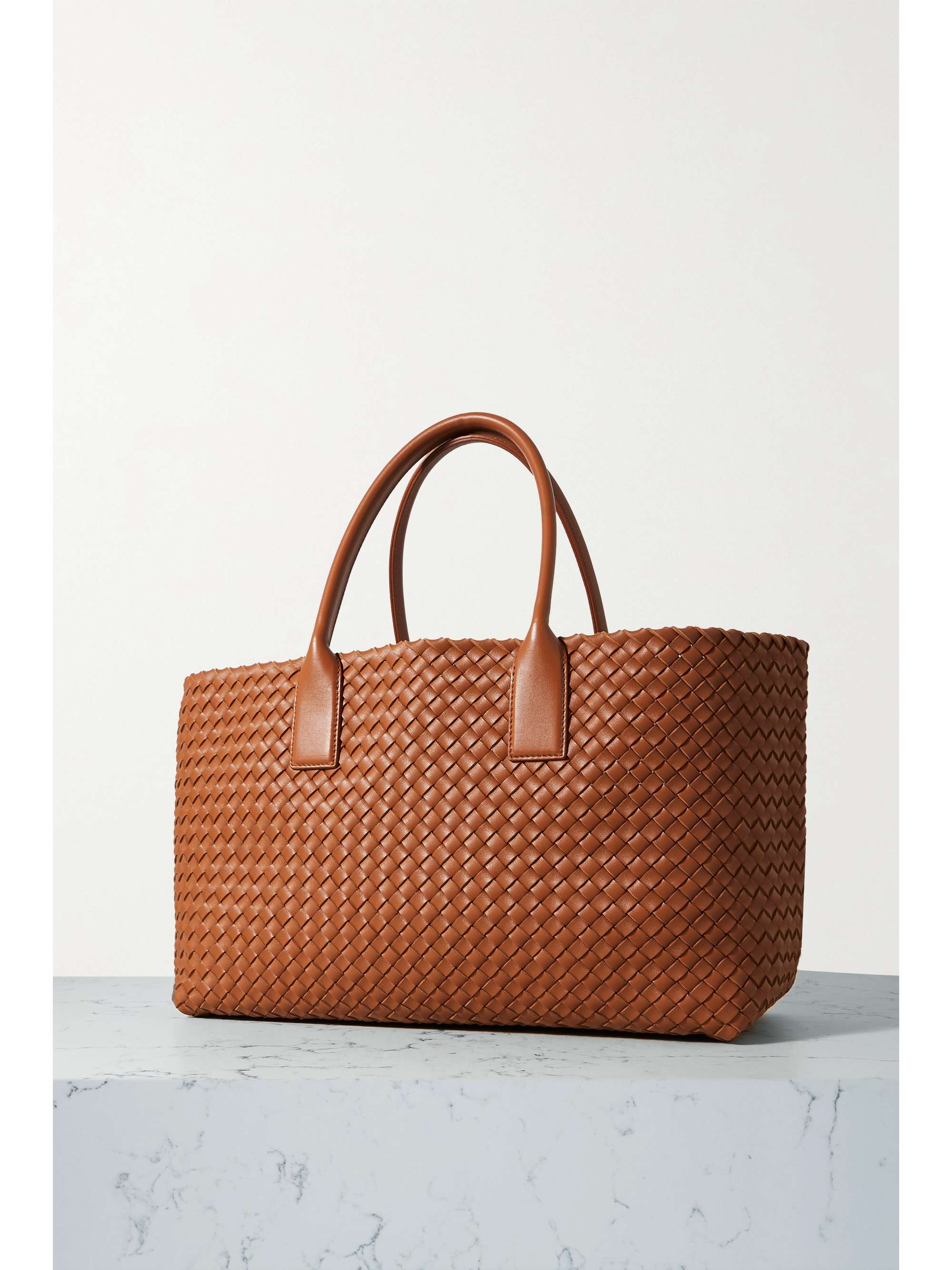BOTTEGA VENETA Cabat medium intrecciato leather tote
