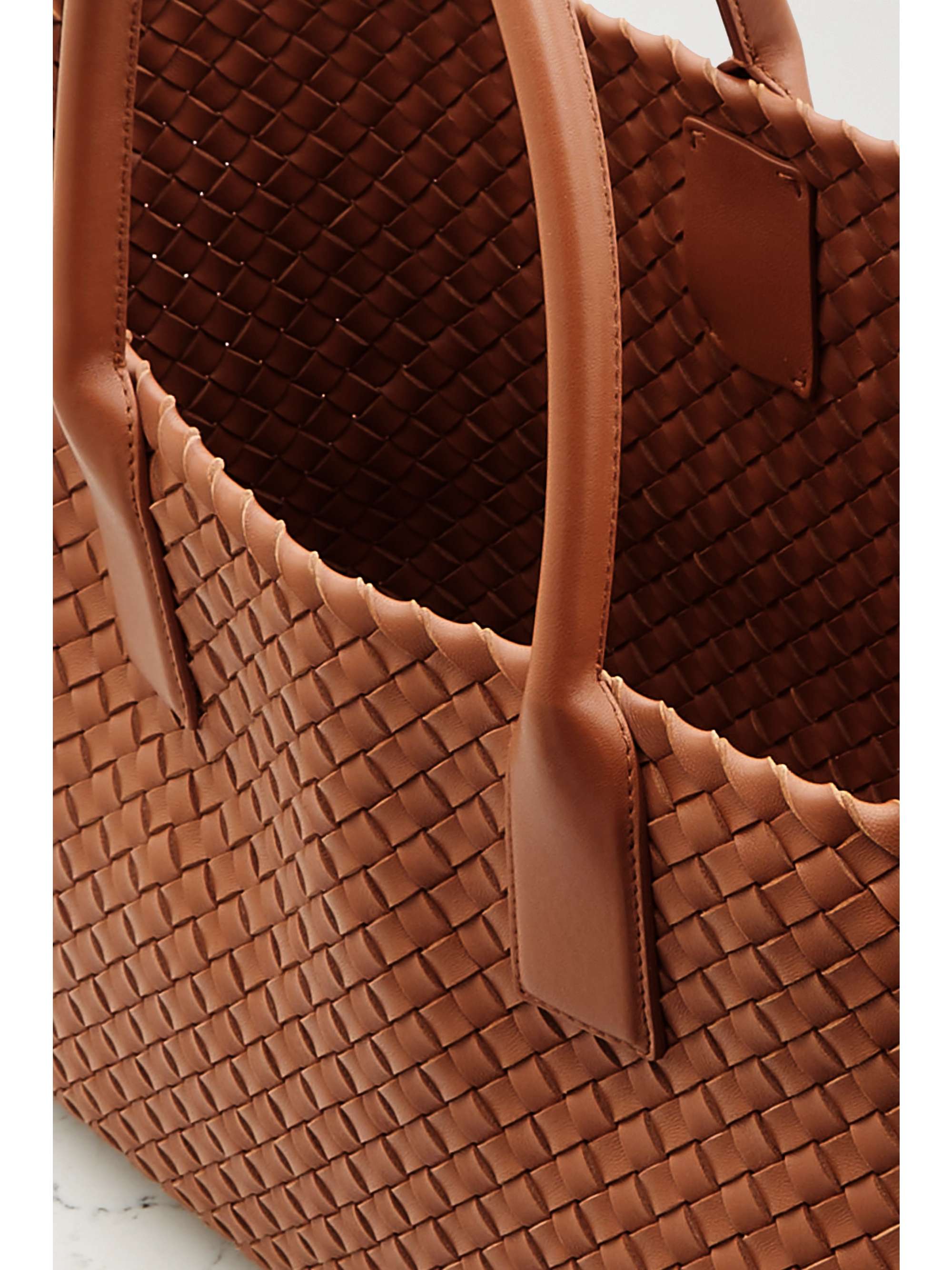 BOTTEGA VENETA Cabat medium intrecciato leather tote